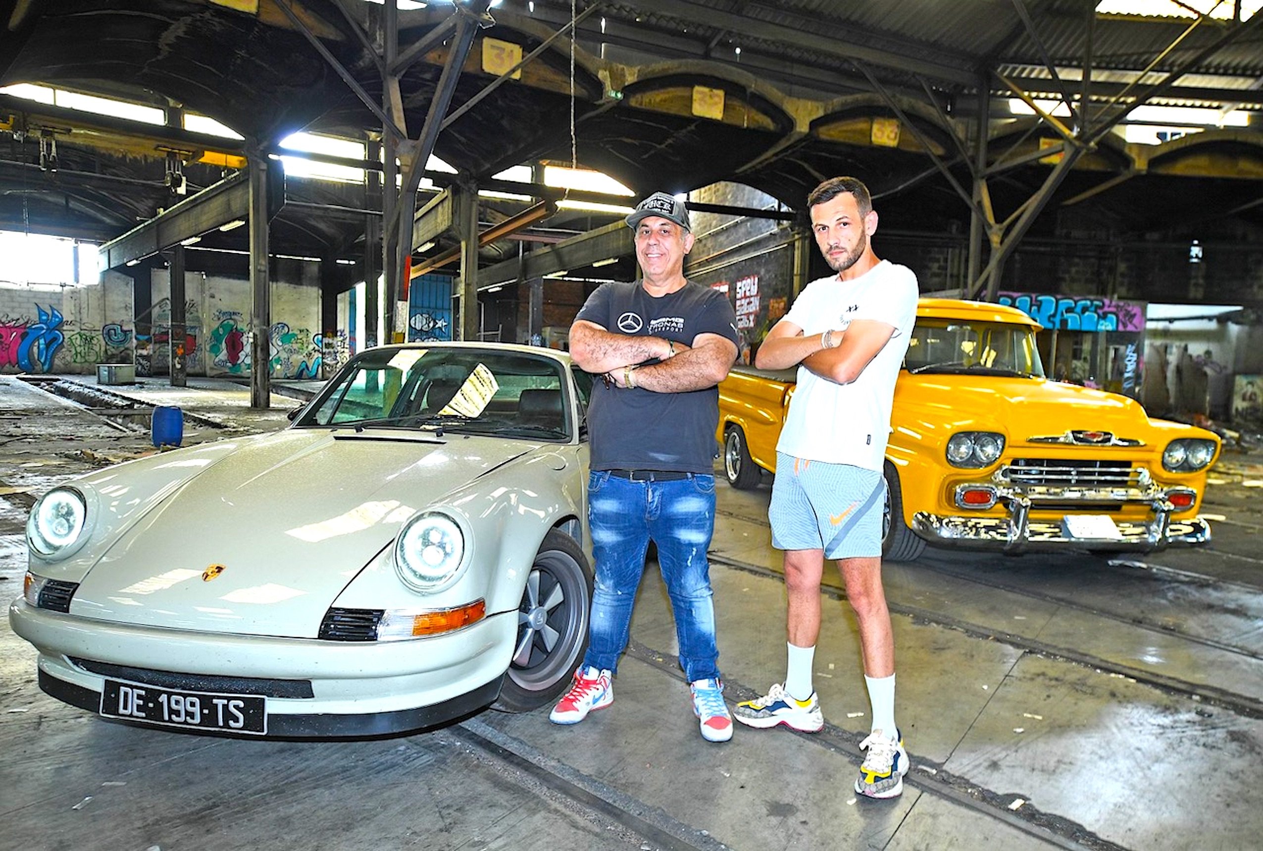 Stéphane Cerqueira, propriétaire d'AMG Sport Garage à Grigny (Rhône), aux côtés de son fils Brice, qui a joué les chauffeurs dans le clip de DJ Snake. DR