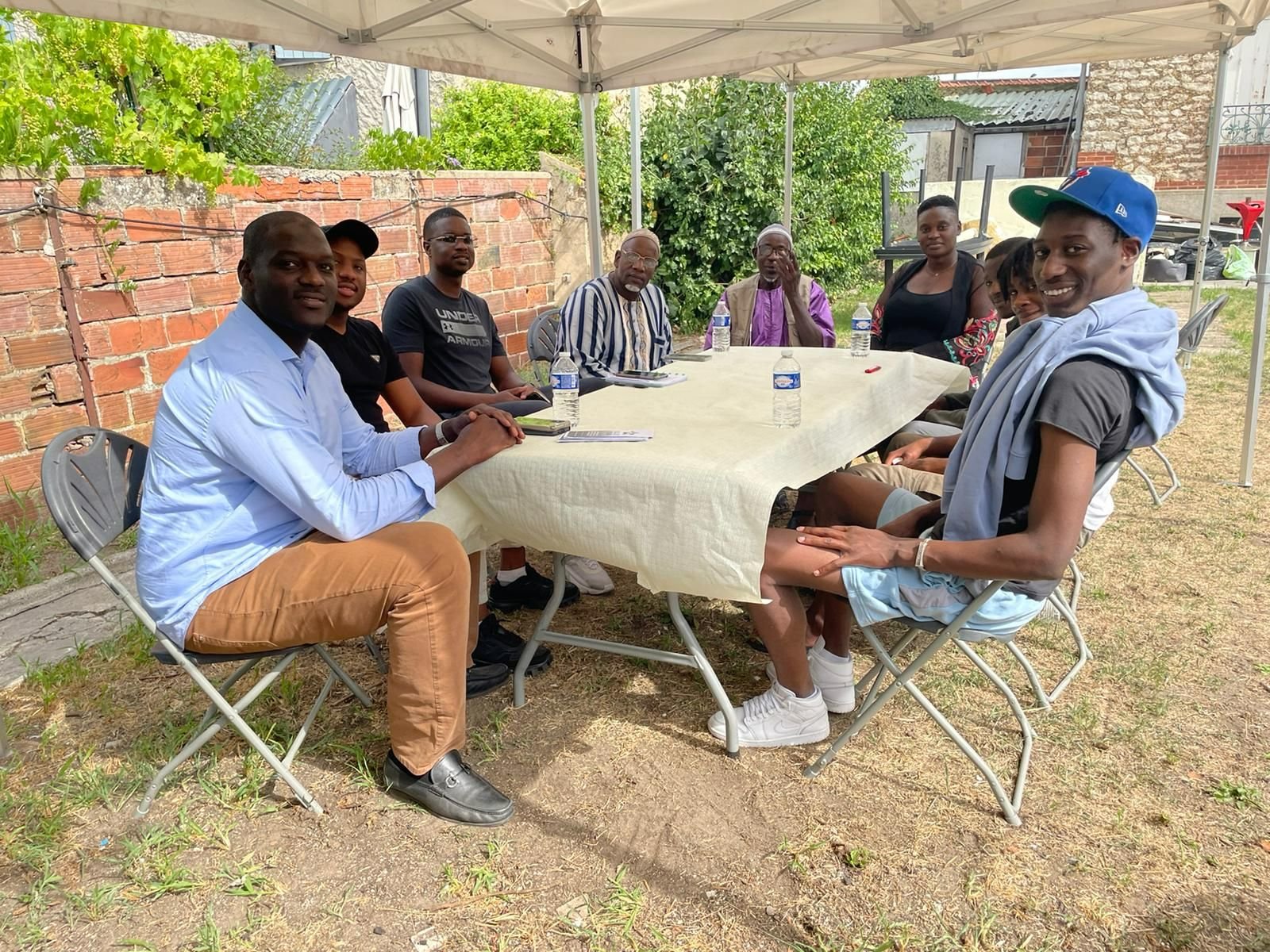 Meaux, le 28 juillet. Pour le président de l'association Ali Doucouré (à gauche), les réseaux sociaux peuvent être un terrain qui conduit les jeunes à la violence. LP/Timothée Talbi