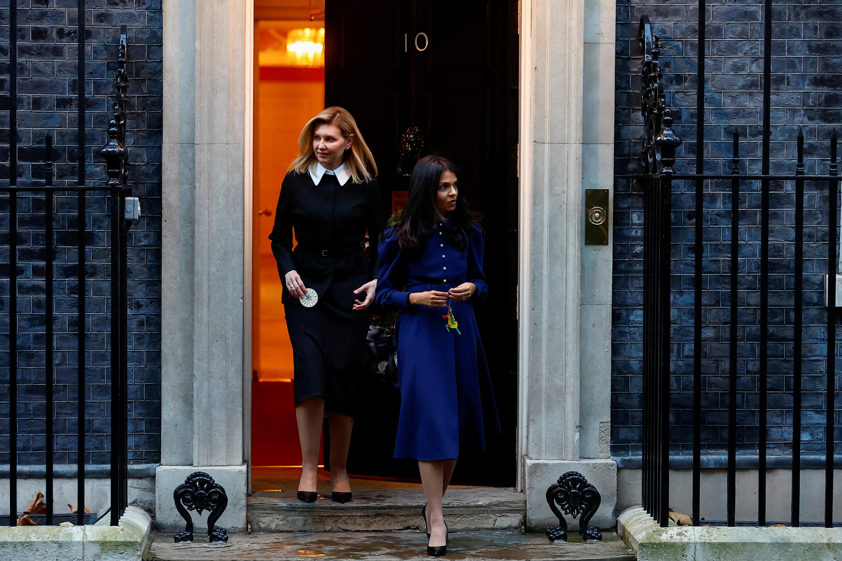La Première dame d'Ukraine Olena Zelenska a été reçue pa Akshata Murty, la femme du Premier ministre britannique Rishi Sunak, à Downing Street, à Londres. REUTERS/Peter NICHOLLS.