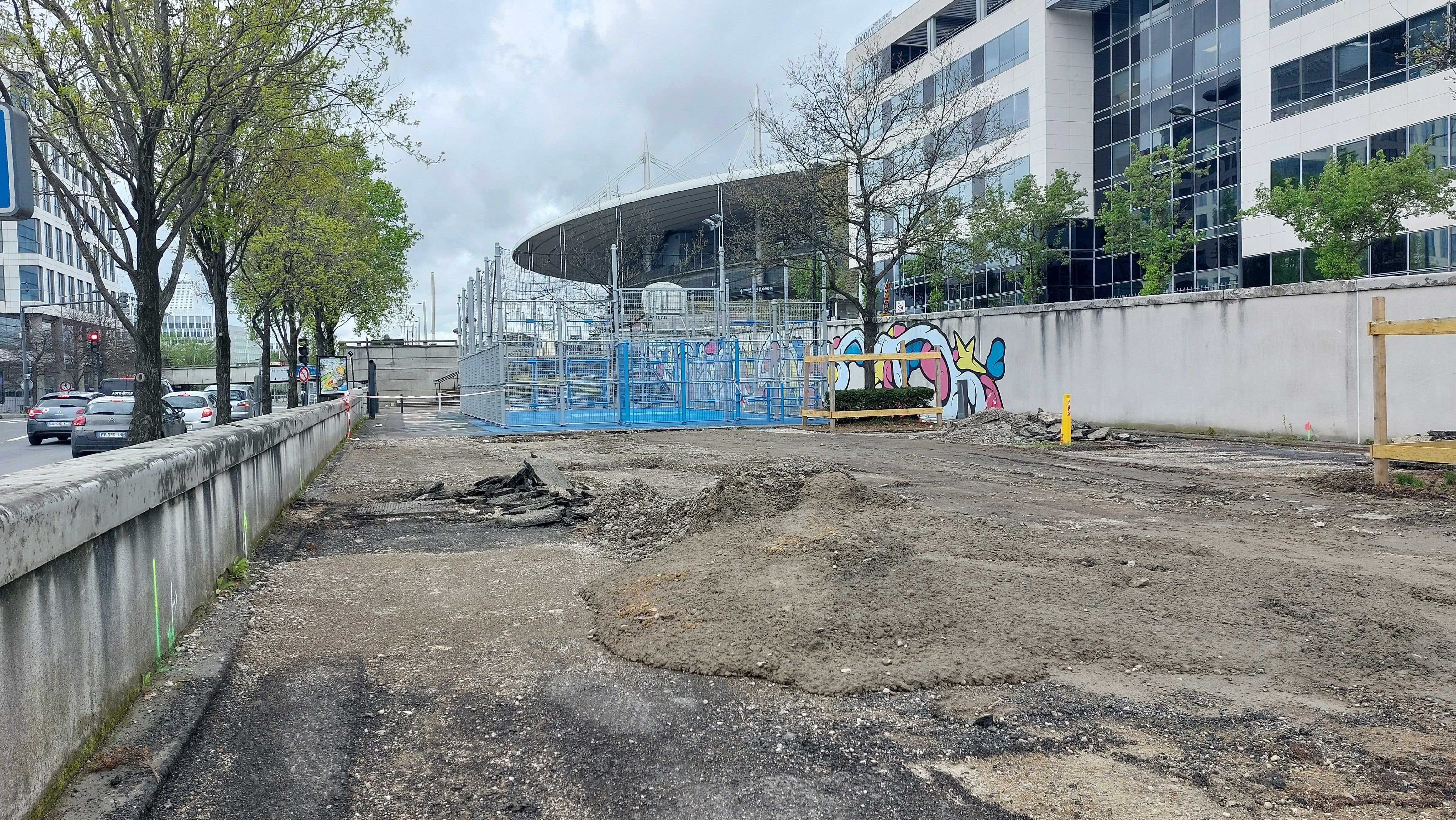 Saint-Denis, le 5 avril 2024. L'aménagement pérenne d'un parking à vélos de 1 000 places vient de débuter au pied du Stade de France. LP/Claire Guédon