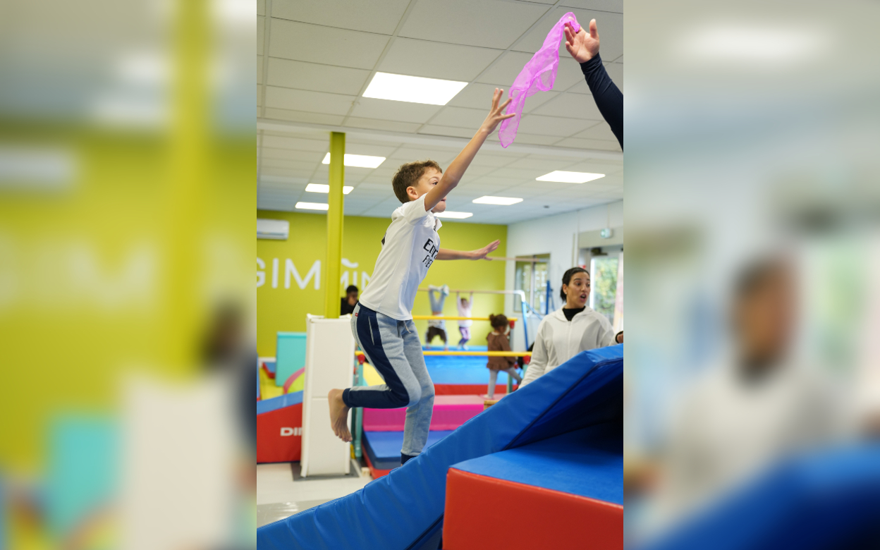 Dès 6 mois et jusqu'à 12 ans, les enfants peuvent pratiquer une activité sportive dans les centres GIMmini, avec leur parents. DR