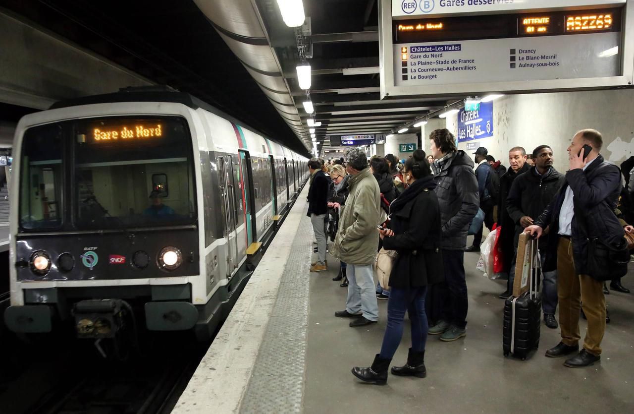 <b></b> Illustration. Les élus des communes desservies par le tronçon sud du RER V réclament un moratoire sur le Charles-de-Gaulle Express pour ne pas fragiliser ce qui est la deuxième ligne francilienne.