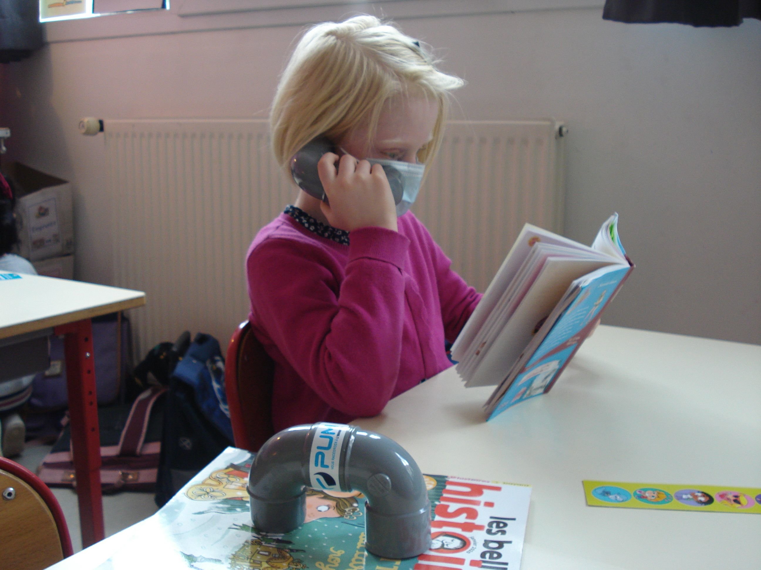 À Reims, les élèves apprennent à lire avec un chuchoteur. Et ça