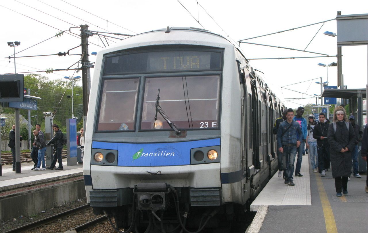 <b>Gretz-Armainvilliers, juillet 2013.</b> Les travaux d’électrification de la ligne P doivent avoir lieu de Gretz, où les rames bi-modes basculent de l’électrique au diesel, jusqu’à Troyes (Aube). 