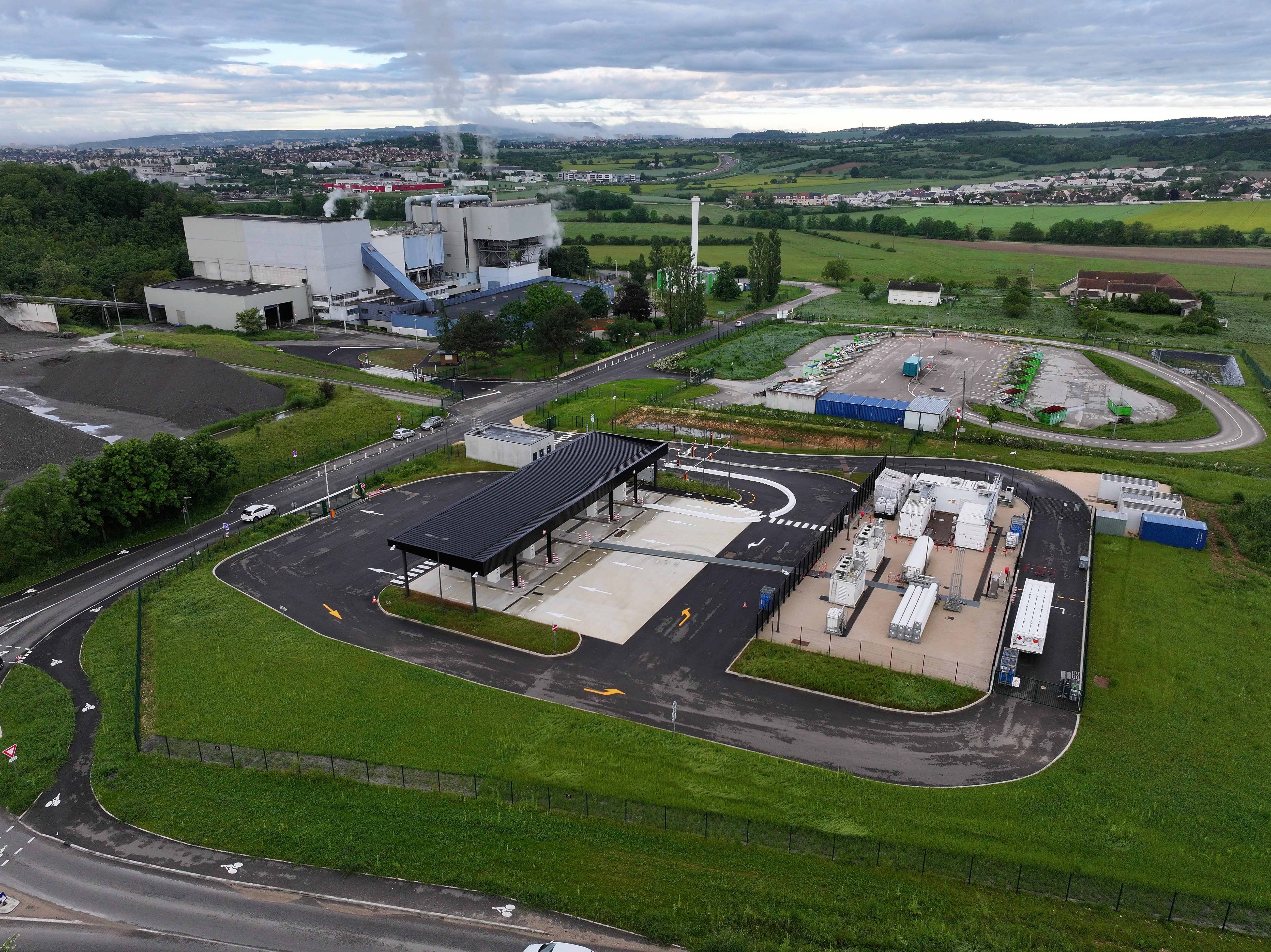 La nouvelle station d'hydrogène de Dijon Métropole, inaugurée ce lundi 24 juin. À l’horizon 2035, 22 camions benne et 60 bus circuleront à l’hydrogène, selon le maire François Rebsamen. LP/DR