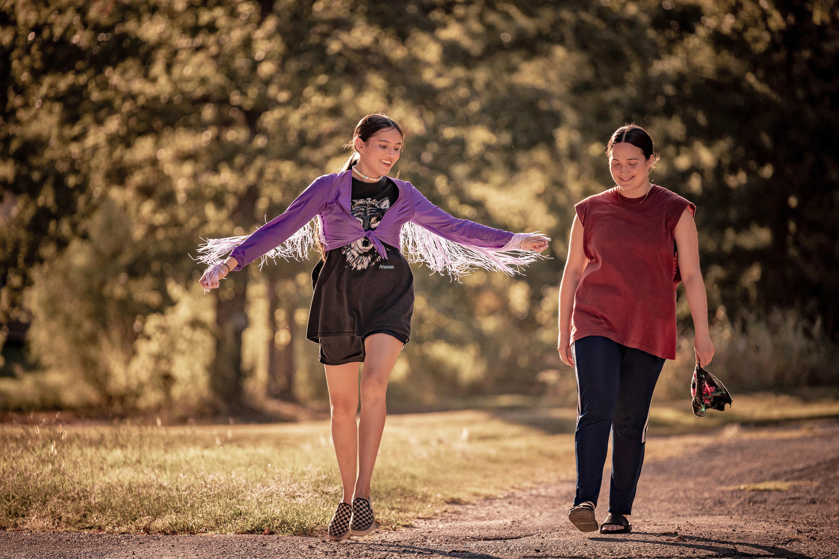 Isabel DeRoy-Olson et Lily Gladstone jouent dans «Fancy Dance», disponible le 28 juin sur Apple TV+. Crédit Apple TV+