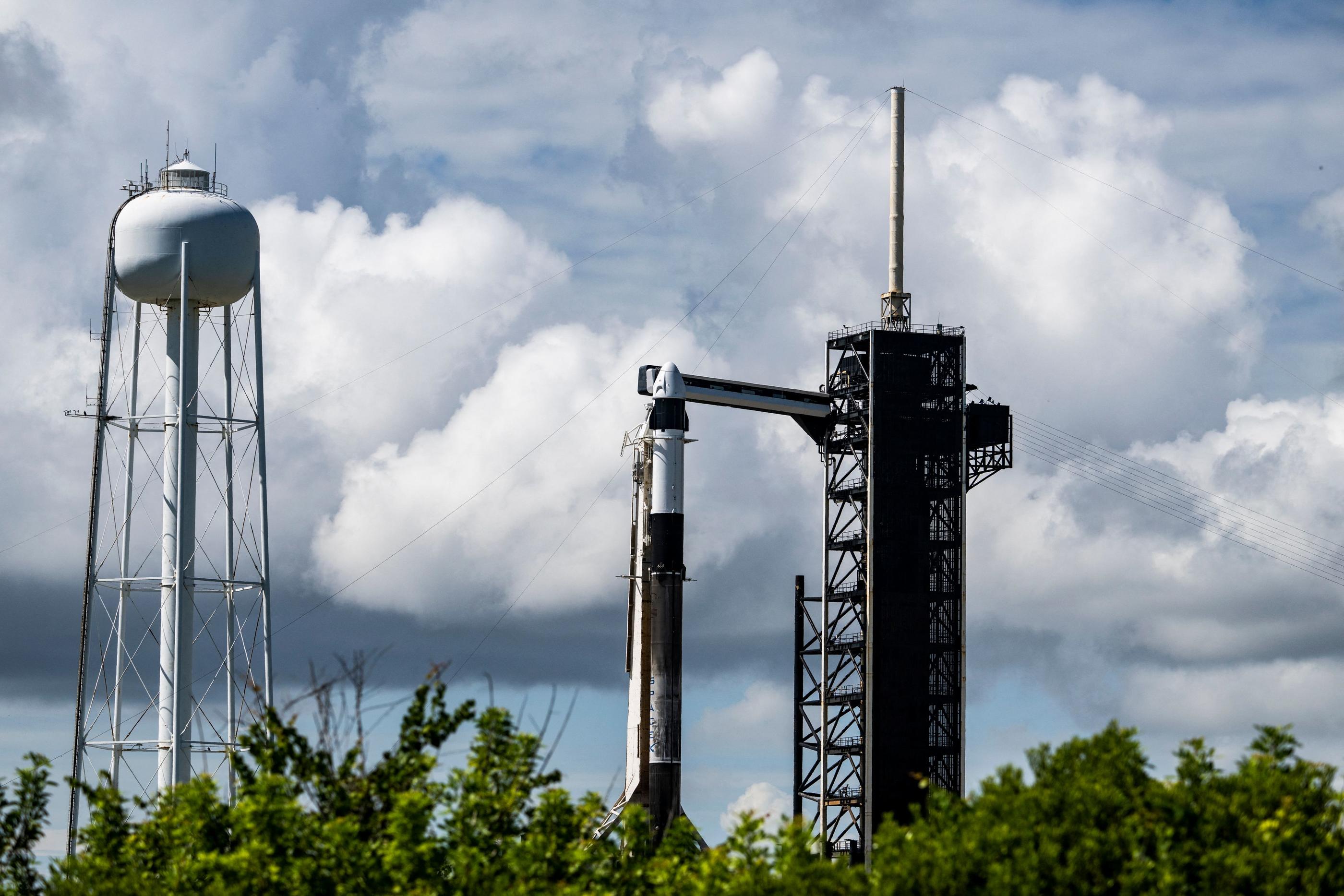 La fusée Falcon 9 de SpaceX devait décoller mardi de Floride, au centre spatial Kennedy. AFP / CHANDAN KHANNA