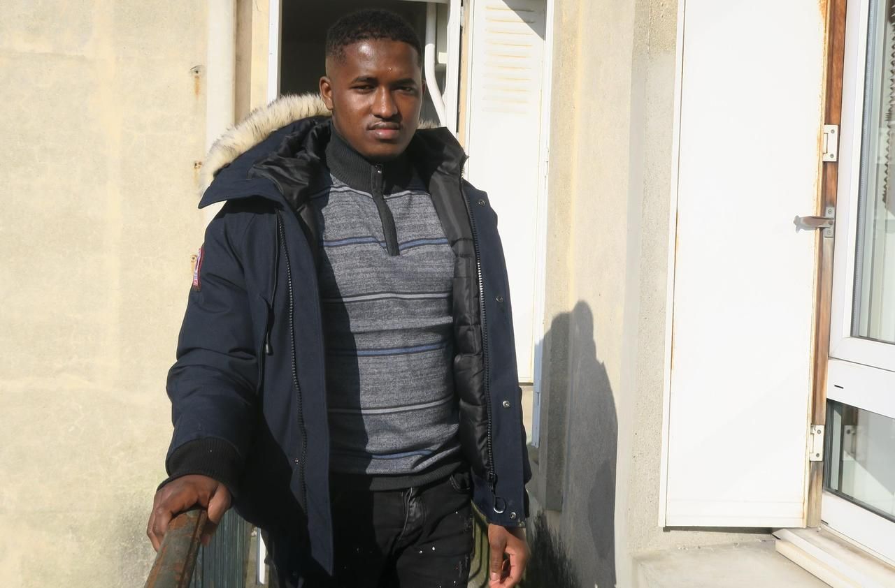 <b></b> Thierno Tahirou, 18 ans, a remué ciel et terre pour trouver un apprentissage, quitte à marcher plusieurs kilomètres chaque nuit pour aller au travail. 