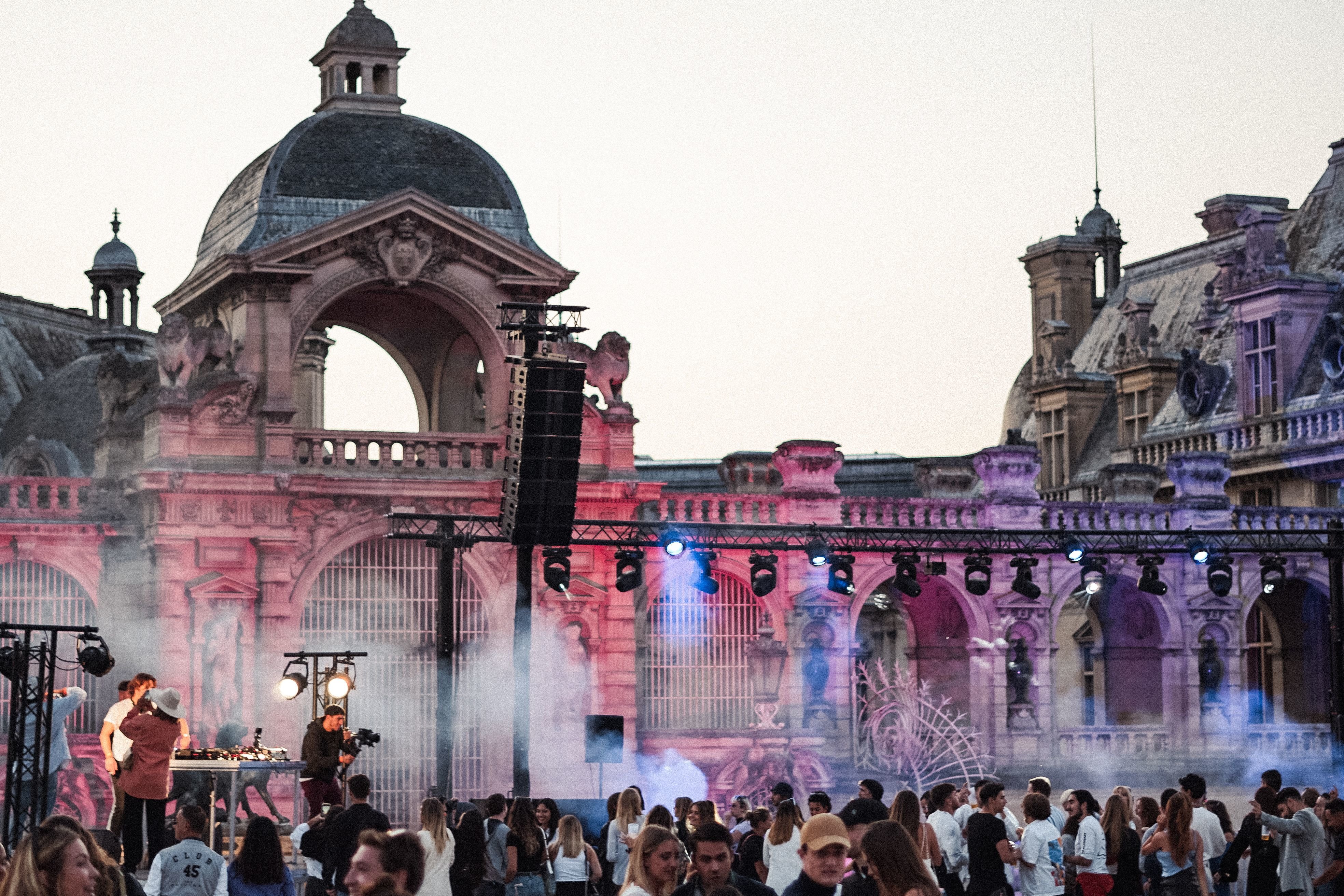 Chantilly (Oise), août 2021. La première édition du Gärten Festival avait réuni 750 personnes devant le château. Ils seront 3 500 le soir de la fête de la musique. DR