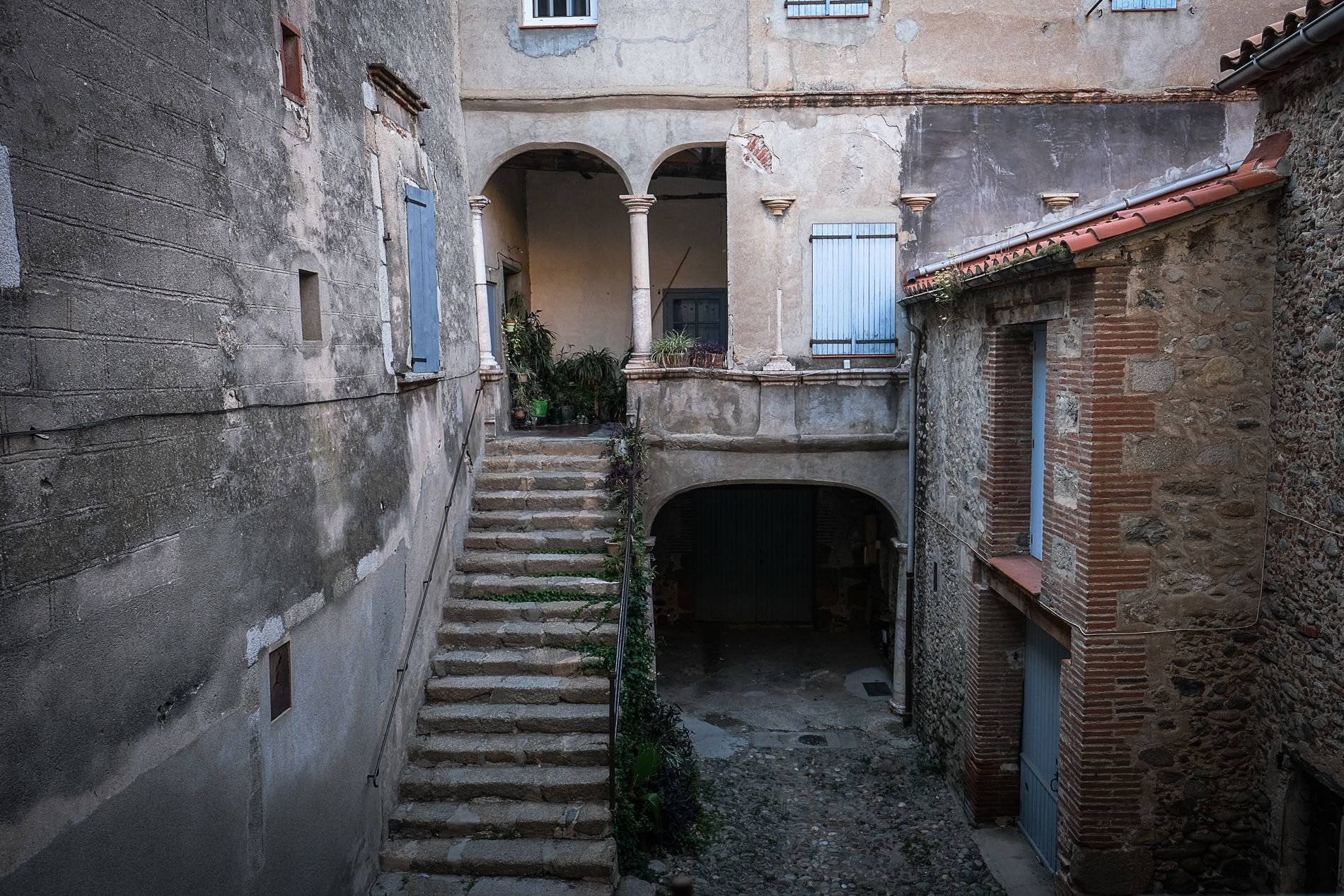 Prosper Mérimée a-t-il gravit les marches de l'escalier principal de la "maison du comte" pour y pénétrer ? Mystère... LP/Yann Kerveno