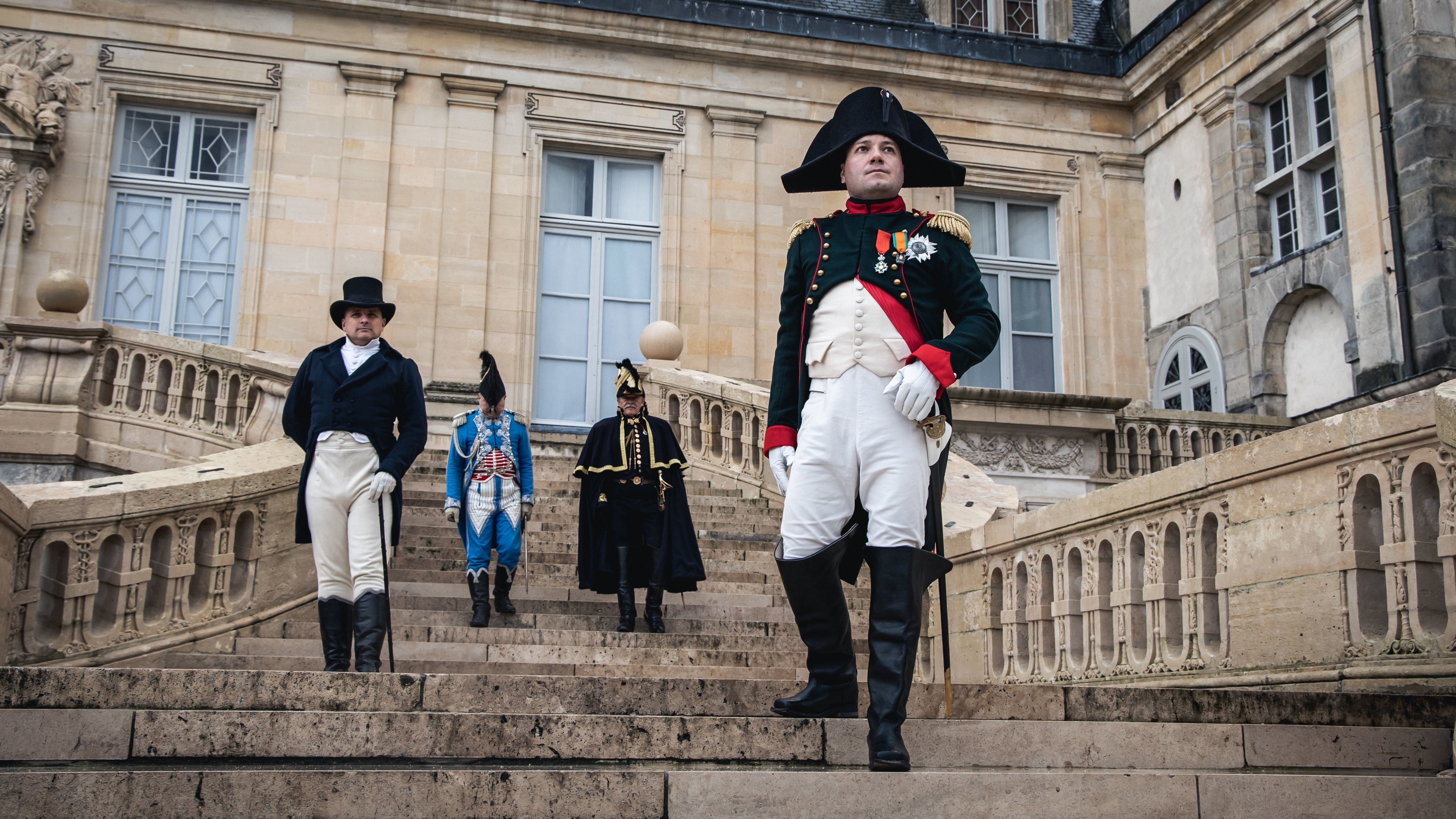 Ce week-end, le château de Fontainebleau accueille 300 reconstitueurs et comédiens qui vont rejouer la scène des « Adieux de Napoléon Ier » à ses soldats. Barry's photography