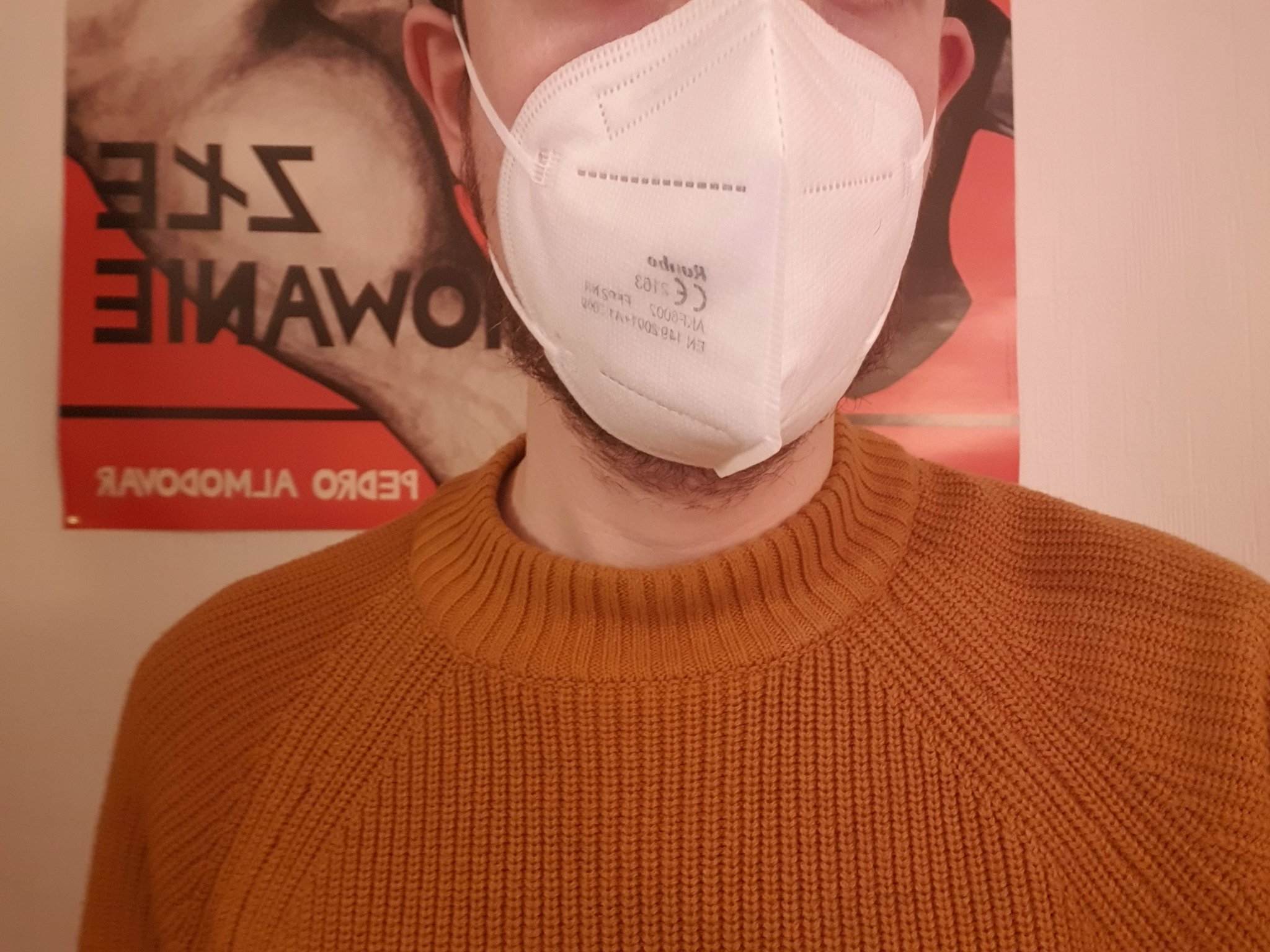 Covid-19: face au variant Omicron, faut-il remplacer nos masques  chirurgicaux par des masques FFP2?