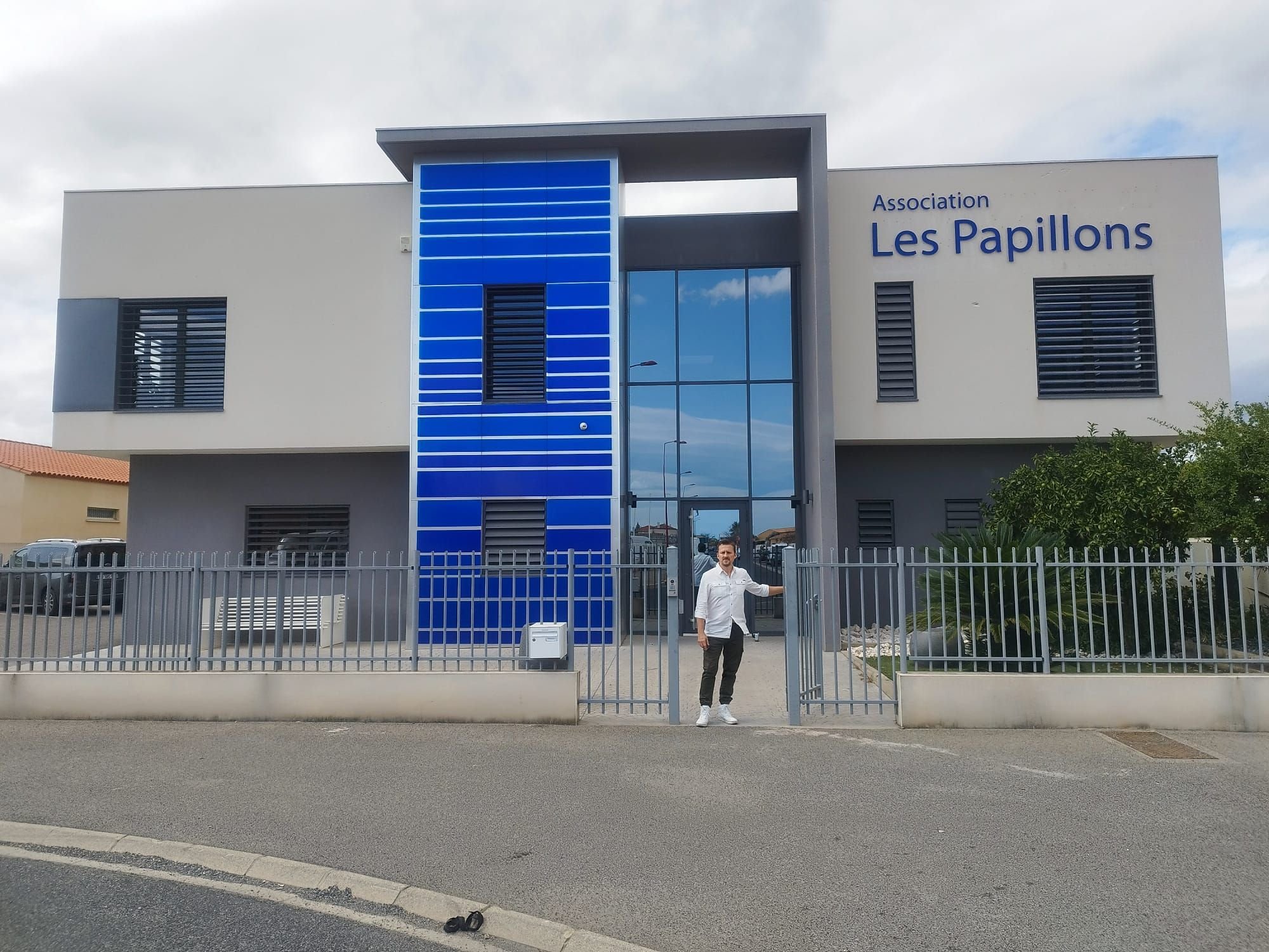 Laurent Boyet (photo) devant la Maison Papillons de Saint-Estève, qui abritera également le siège de l’association, et sera la première du genre : d’autres devraient voir le jour par la suite./DR