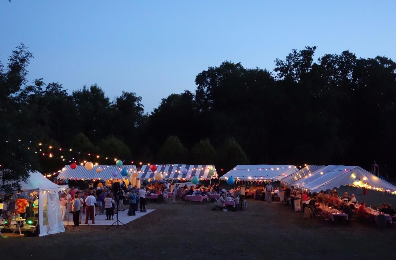 <b></b> Ballancourt, été 2017. Les guinguettes estivales attirent près de 300 personnes chaque samedi soir. 