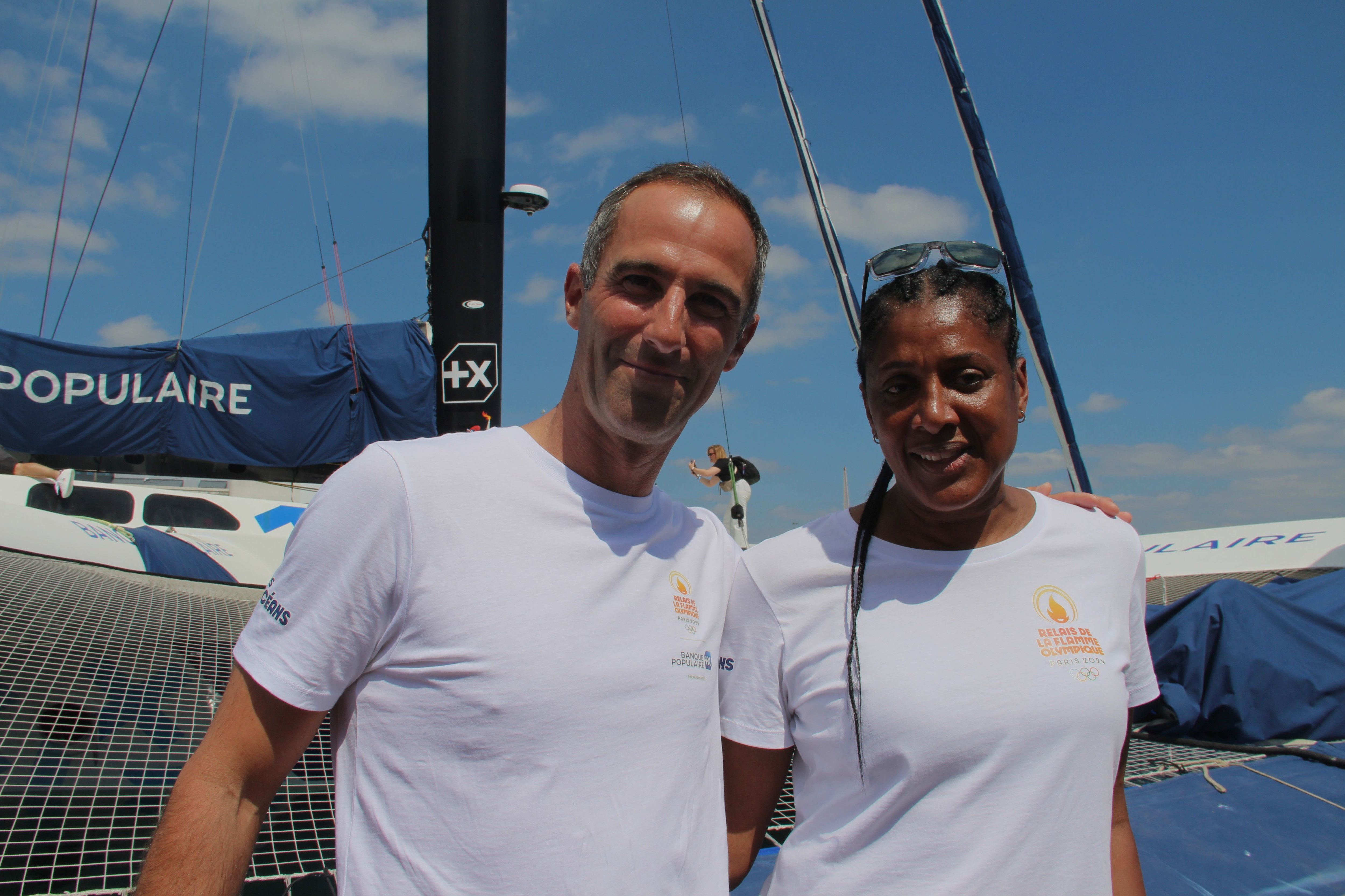 Armel Le Cléac'h, qui navigue notamment avec Marie José Pérec à bord du Maxi Banque Populaire XI, apporte la lanterne en Guadeloupe. LP