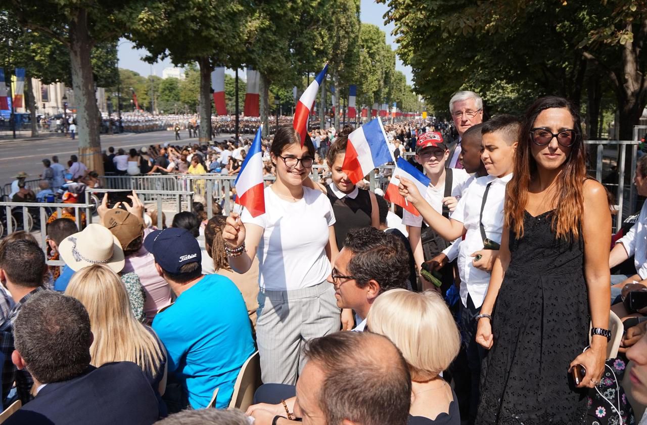 <b></b> Cinq enfants de Pierrefitte ont assisté en tribune au défilé du 14 juillet ce samedi à Paris. 