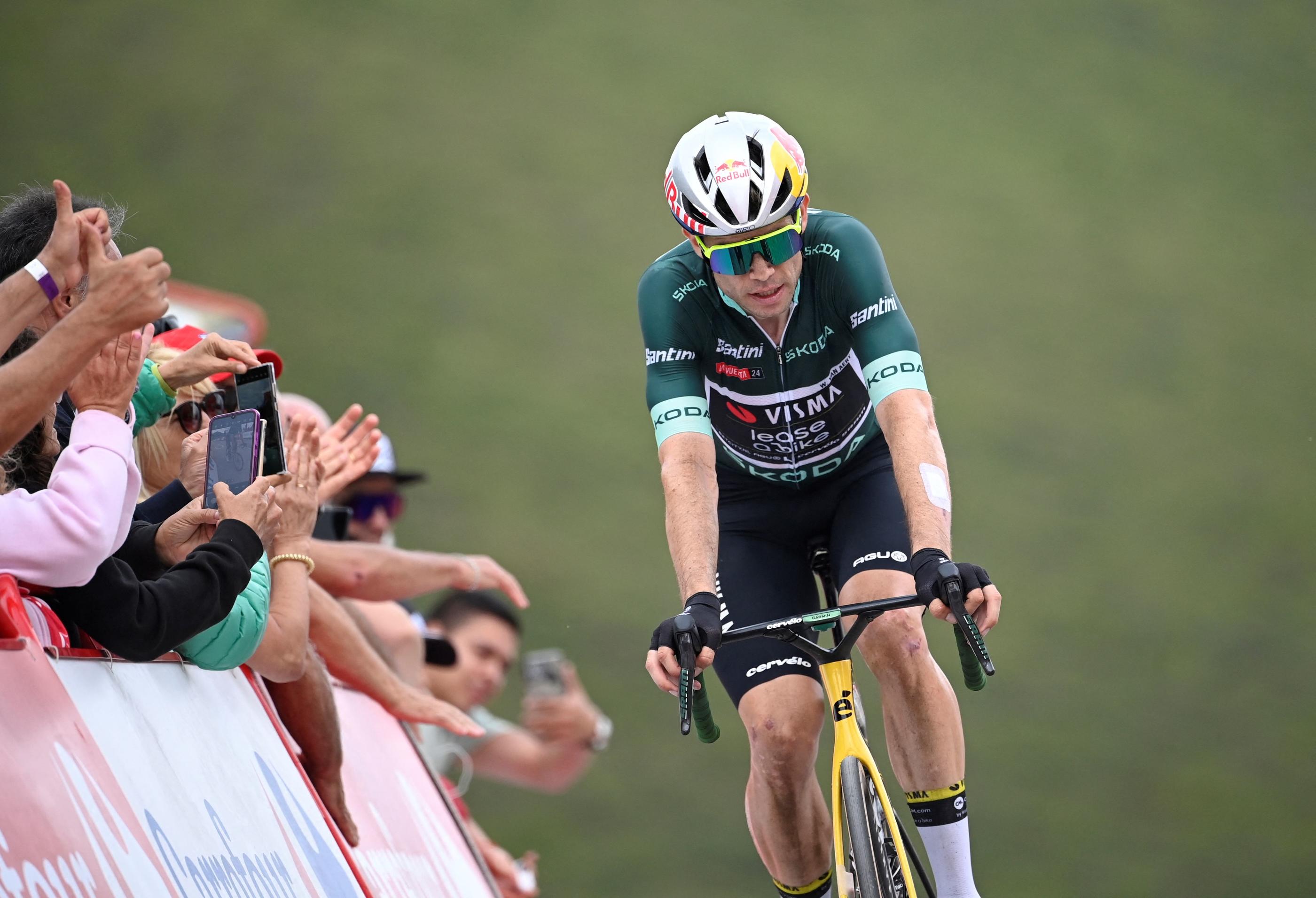 Wout van Aert a lourdement chuté lors de la 16e étape de la Vuelta. MIGUEL RIOPA / AFP