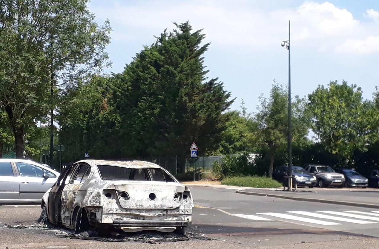 <b></b> Etampes, dimanche 15 juillet 2018. Trois voitures avaient été incendiées et une caméra de vidéosurveillance visée.