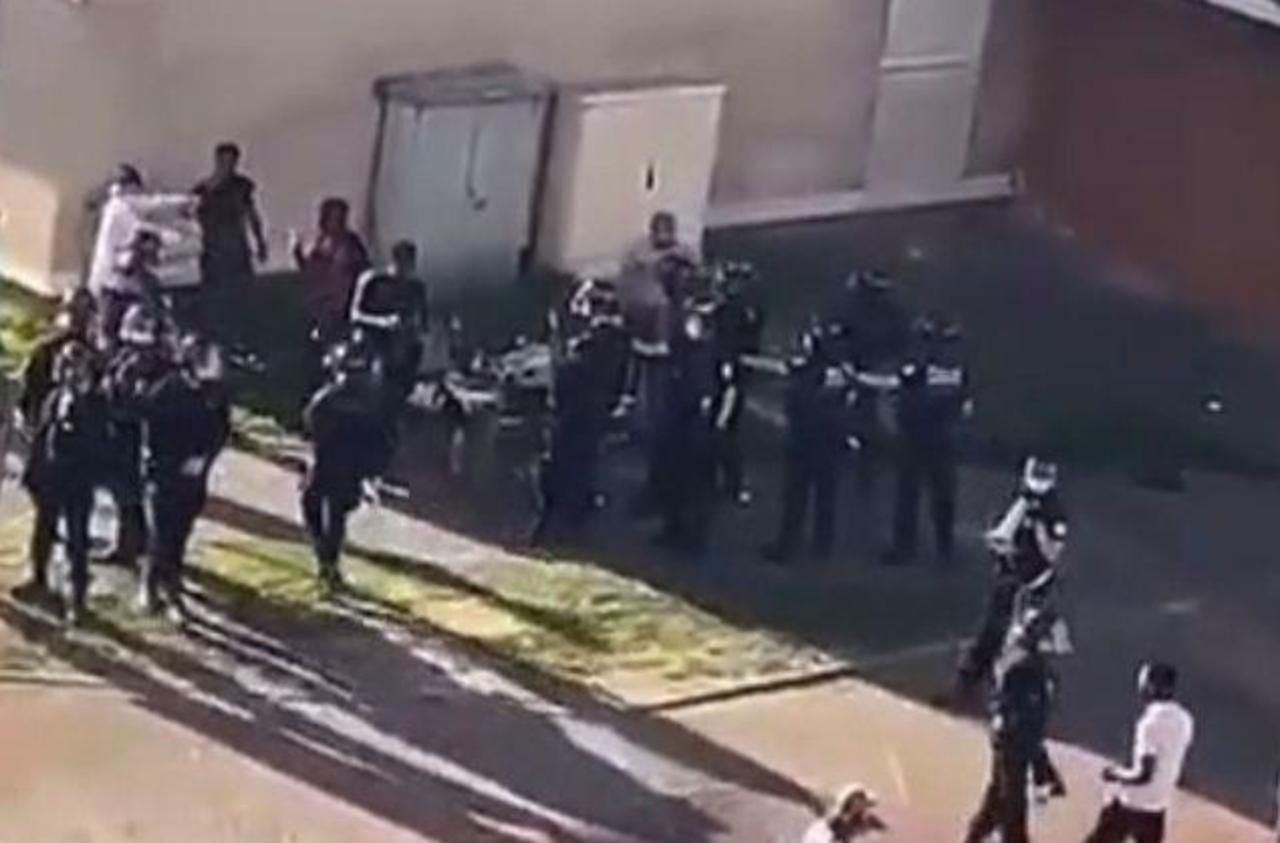 <b></b> Creil (Oise), ce mardi. Les forces de l'ordre ont interrompu un barbecue dans le quartier des Cavées, entraînant des débordements violents plus tard dans la soirée.