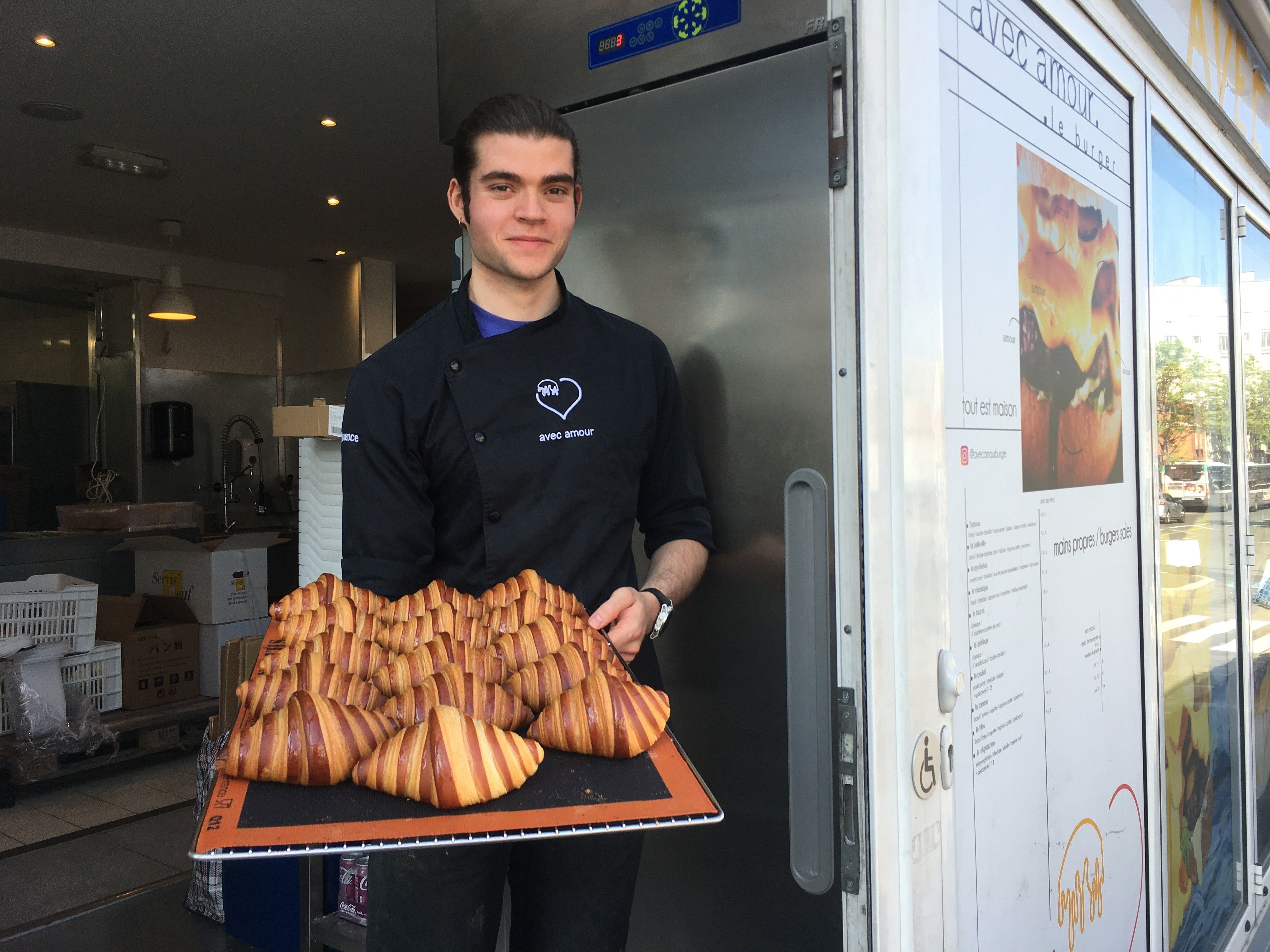 Montreuil, ce samedi. Maxence Lelait a fait le buzz avec ses croissants vendus dans une «dark kitchen» spécialisée dans la confection de burgers. LP/Hélène Haus