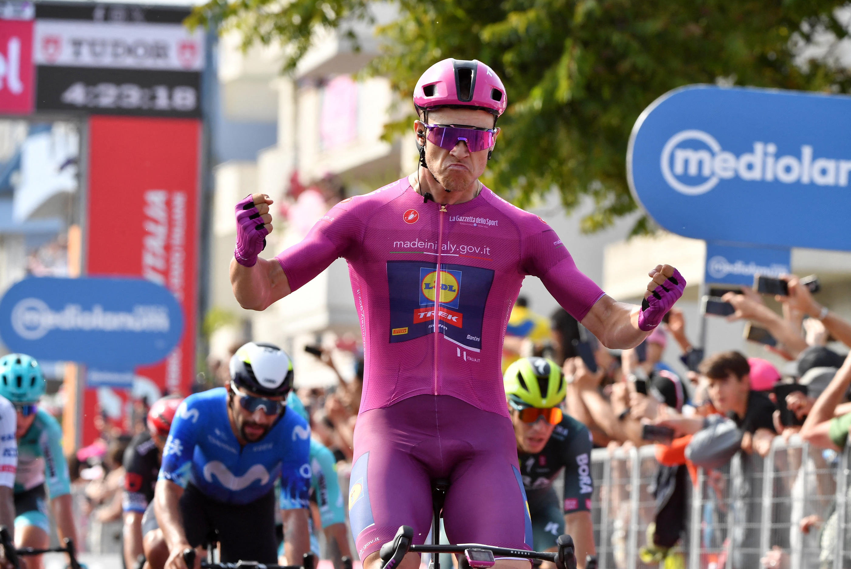 Jonathan Milan conforte son maillot cyclamen. Reuters/Jennifer Lorenzini