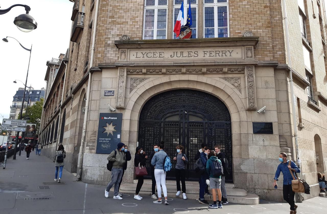<b></b> Les professeurs se mobilisent contre la dégradation de la situation sanitaire à la cité scolaire Jules-Ferry (IXe).