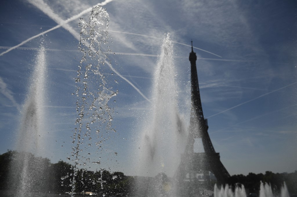 La barre des 30 °C pourrait être de nouveau dépassée à Paris en fin de semaine. AFP/Julien de Rosa