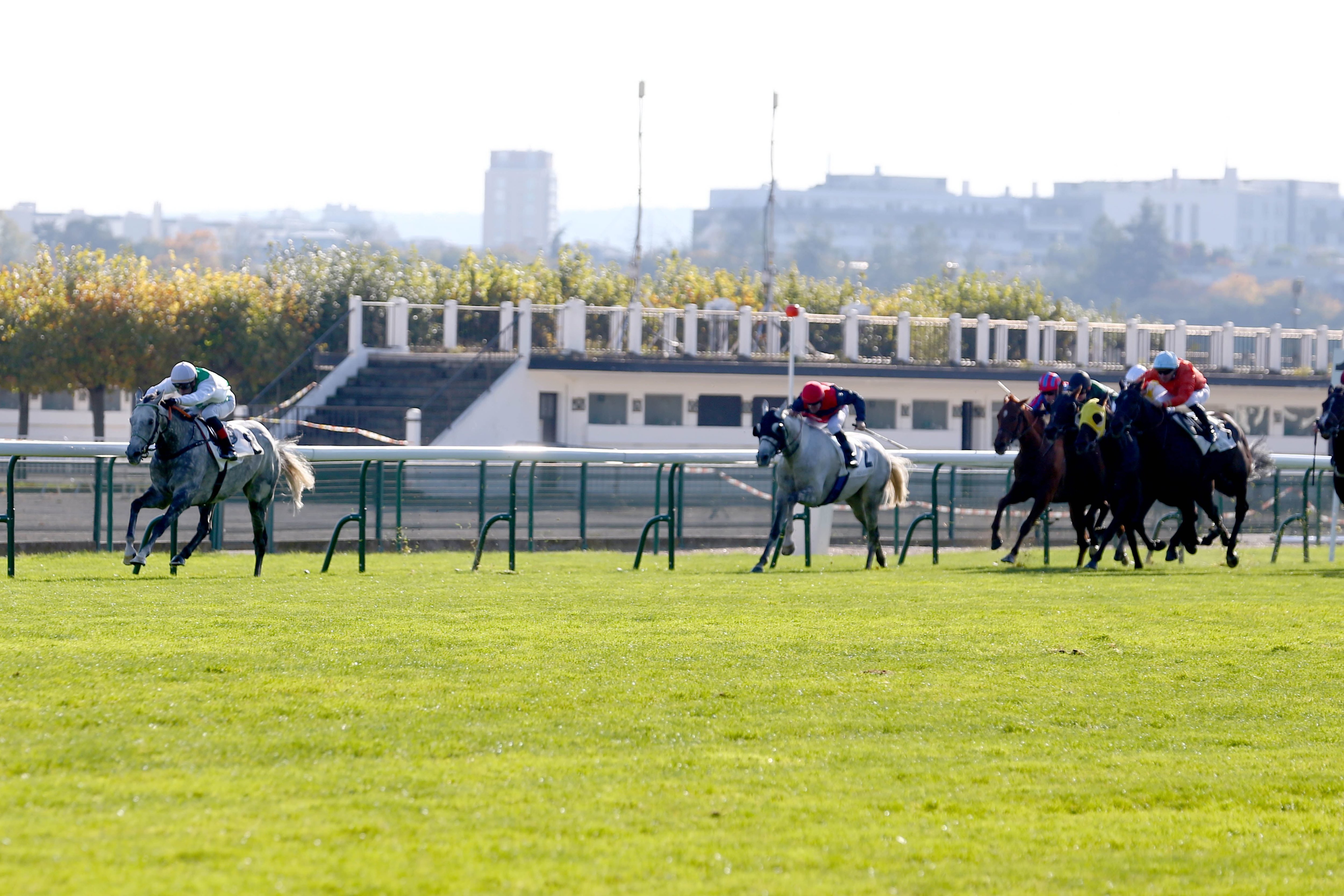 Hippodrome de ParisLongchamp : Clément Lenglet et sa famille «vont