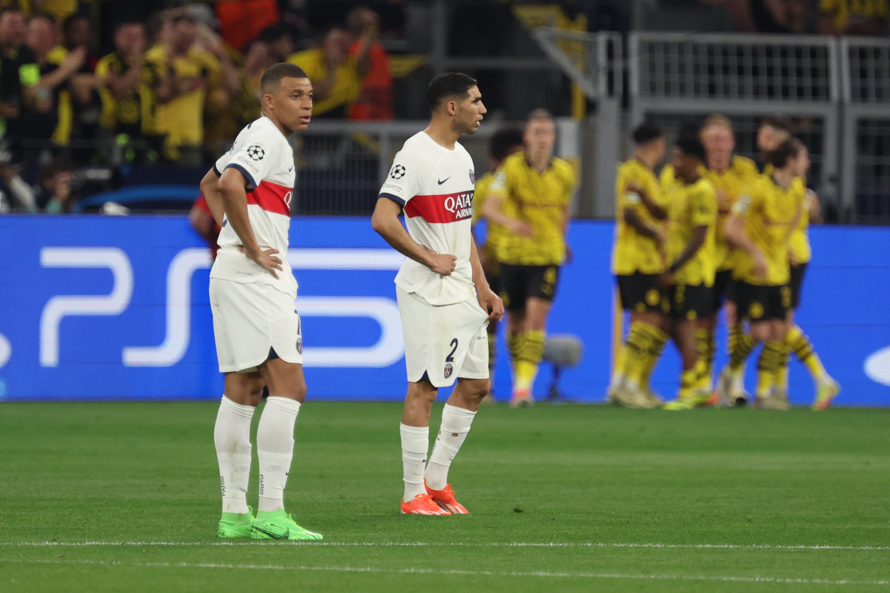 Kylian Mbappé, Achraf Hakimi et les Parisiens sont menés par le Borussia Dortmund à la pause. (PHOTO LE PARISIEN / ARNAUD JOURNOIS)
