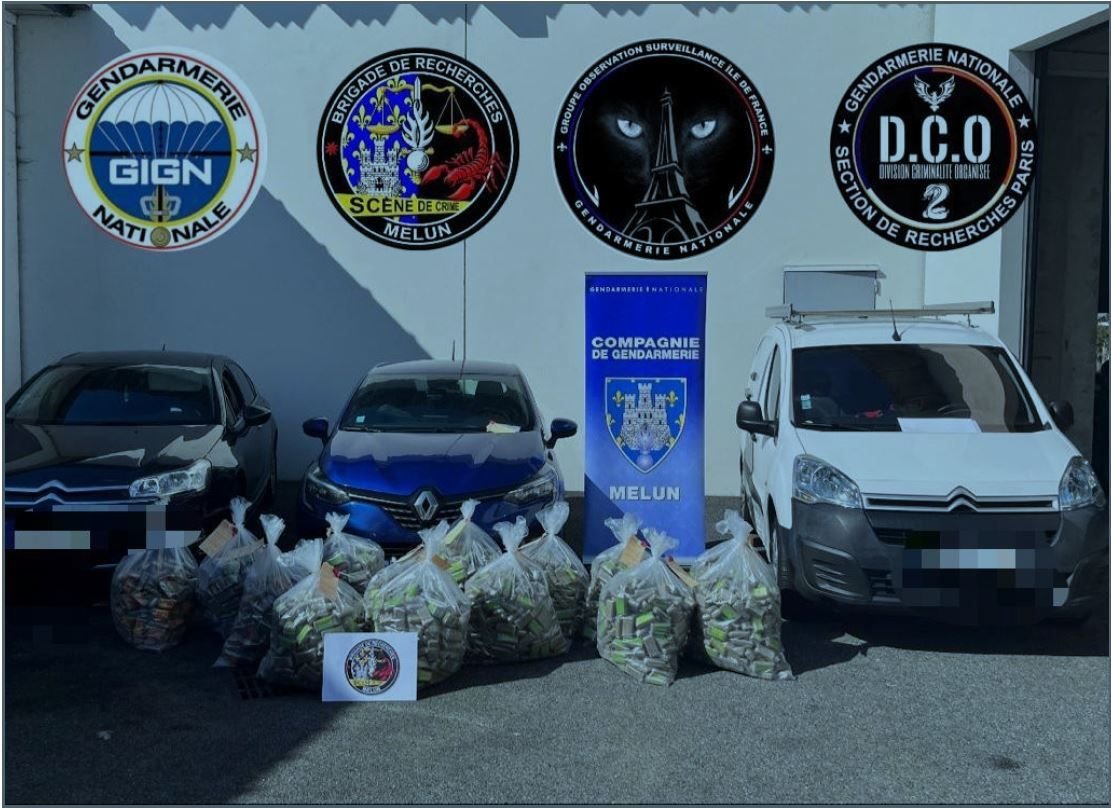 La compagnie de gendarmerie de Melun a réalisé sa plus importante saisie de stupéfiants en interceptant sur l'A19 et l'A5 les trois convoyeurs de 425 kg de résine de cannabis. /Compagnie de gendarmerie de Melun