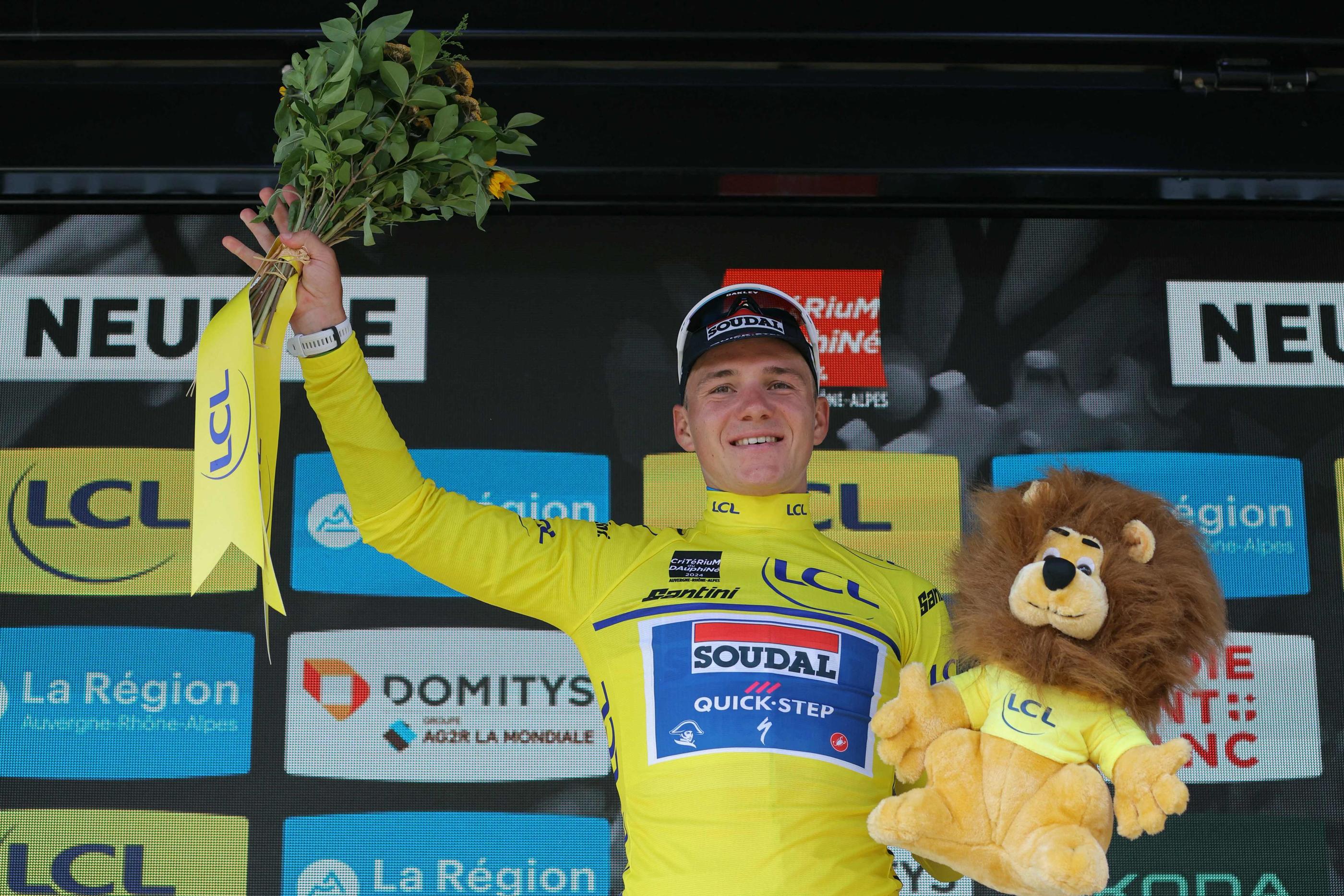 Pour la première fois sur une course française, Remco Evenepoel enfile un maillot jaune. Un signe en vue de cet été ? AFP/Thomas Samson