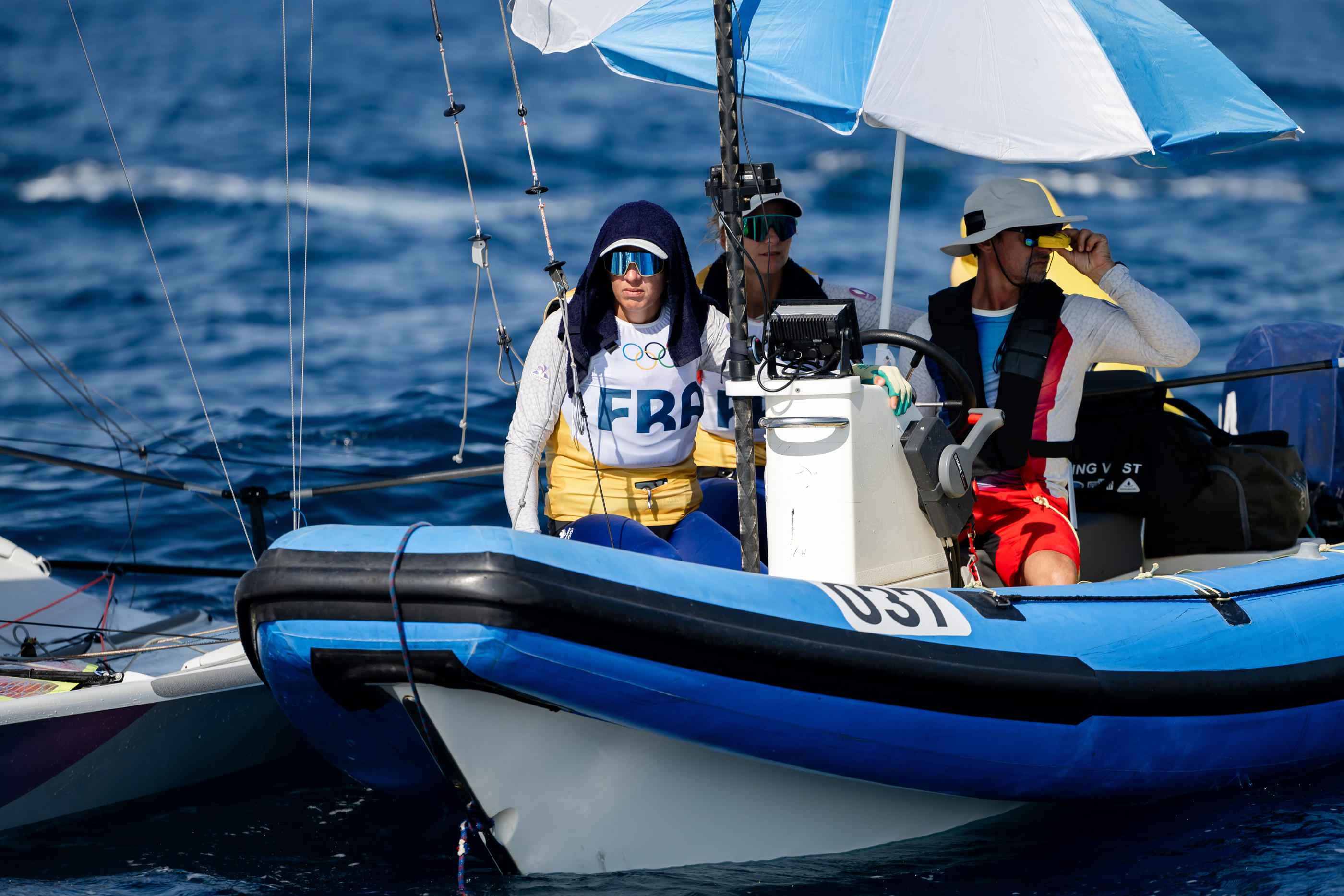 Après une journée d'attente, les Françaises Sarah Steyaert et  Charline Picon ont vu leur course de 49er FX reportée au lendemain à Marseille. Icon Sport/Bildbyran