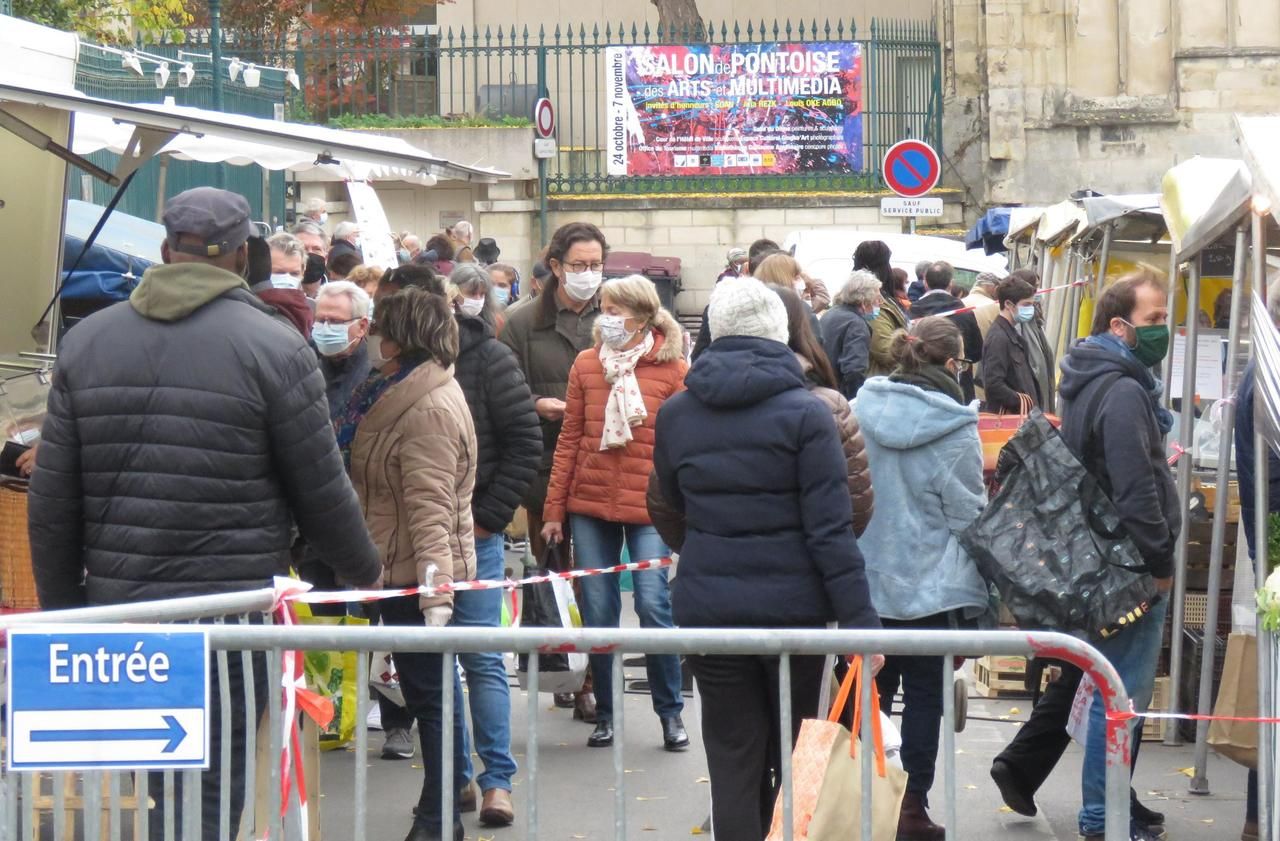 <b></b> Pontoise (Val-d’Oise), ce samedi matin. Partout en Ile-de-France, les marchés connaissent des affluences exceptionnelles ces dernières semaines.