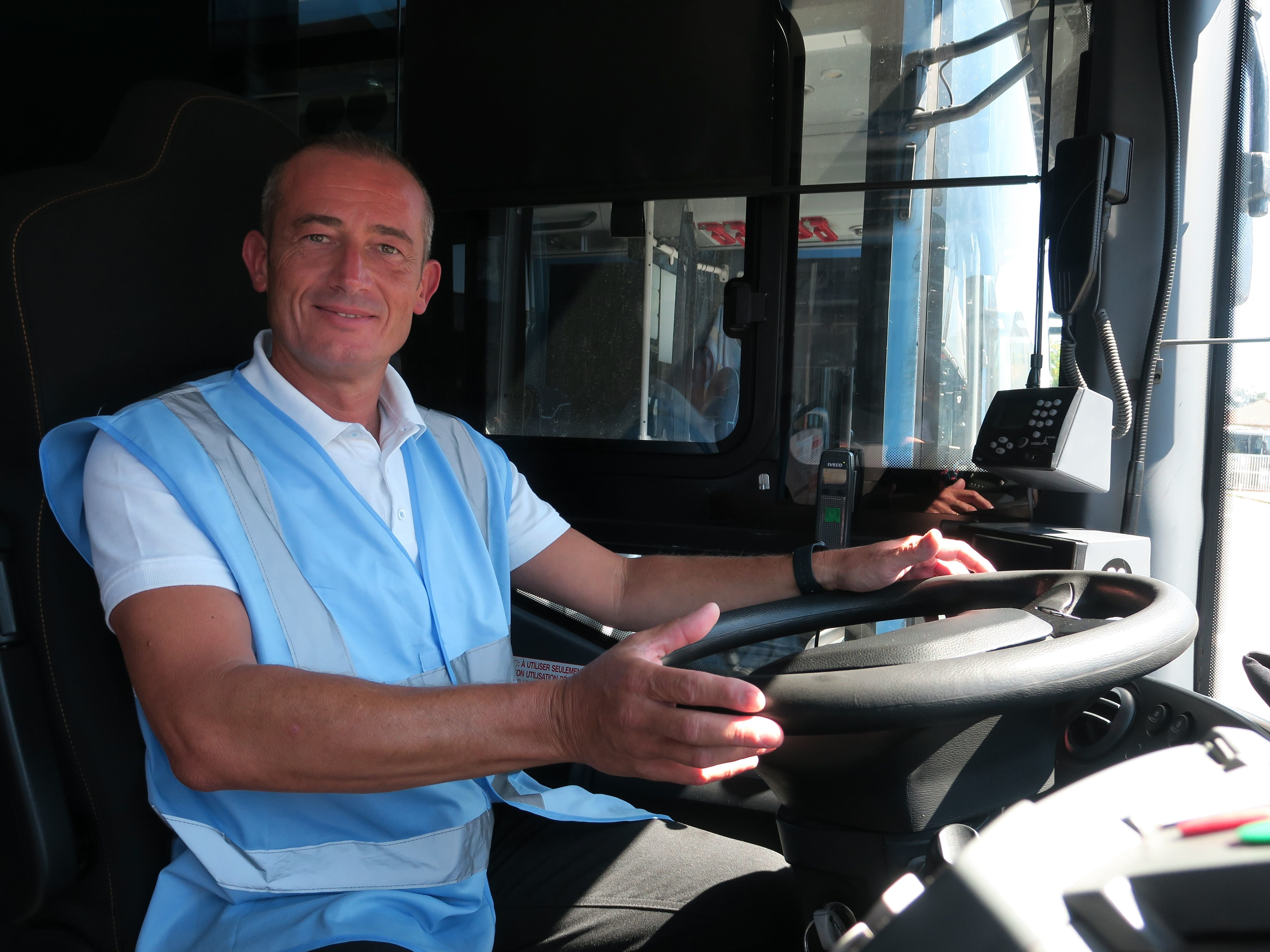 Meaux (Seine-et-Marne), lundi 8 août. Eric, 49 ans, démarre sa nouvelle carrière de conducteur de bus chez Marne et Ourcq (ex-Tansdev Marne et Morin) grâce à la cooptation. LP/Laure Parny