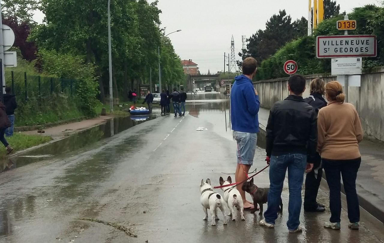 Brenouille : le spécialiste des sacs anti-inondations à sec en 72 heures -  Le Parisien