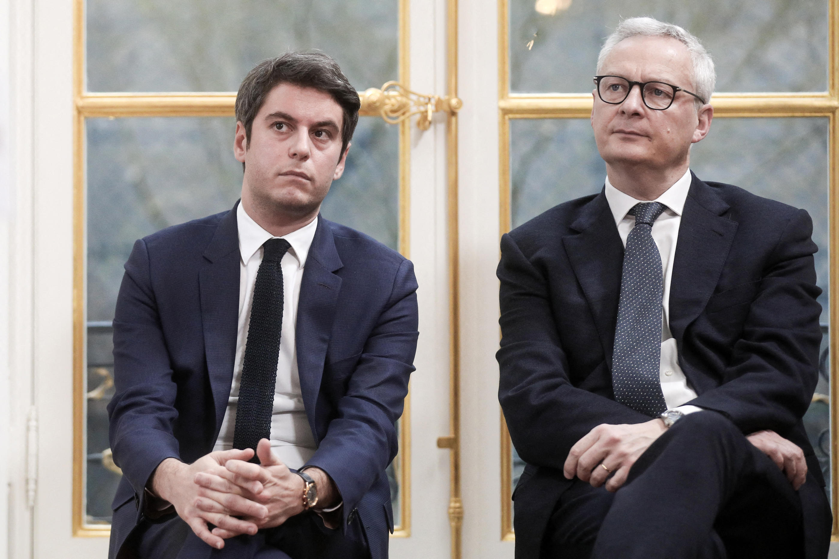 Bruno Le Maire et Gabriel Attal, le 21 février. «Bercy voulait 5 milliards d’économies», d'après un conseiller ministériel, mais Matignon a opté pour le même montant de dépenses qu'en 2024. ABACA/pool/Stéphane Lemouton