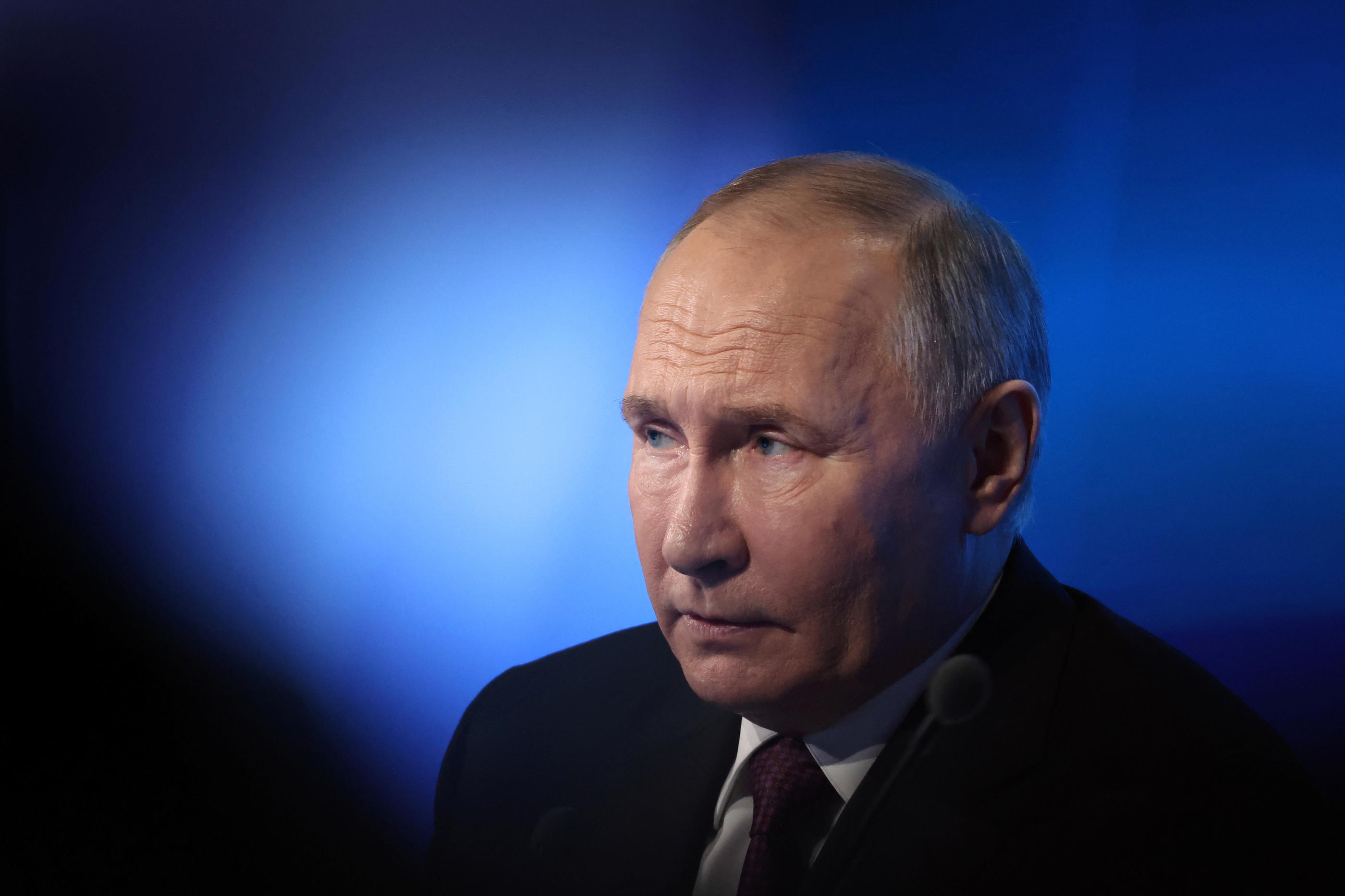 «Les experts en conviennent, Poutine (ici le 25 avril à Moscou) ne s’arrêtera pas là. Le retour de la guerre en Europe change la donne, et notre modèle d’armée doit s’adapter d’urgence à cette nouvelle menace», juge le général Desportes. Sputnik/Alexander Kazakov/Pool via REUTERS