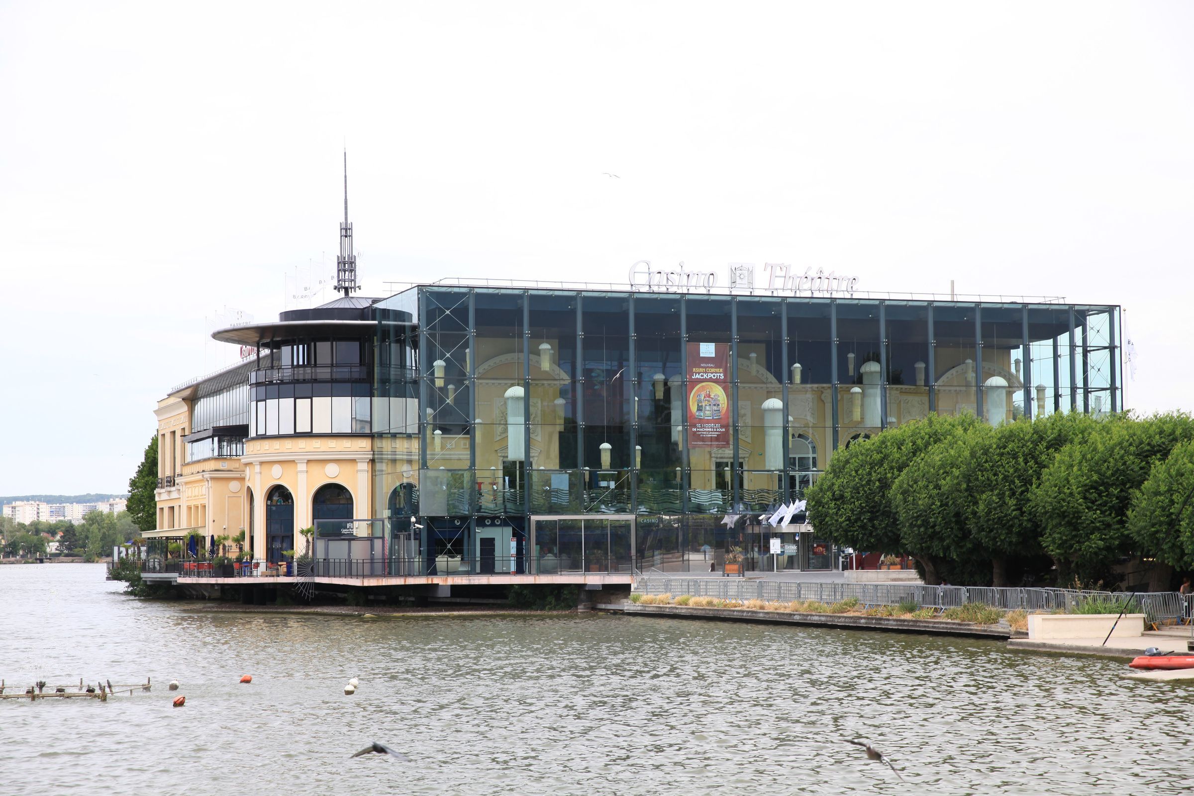 L'image du casino d'Enghien-les-Bains (Val-d'Oise) a été utilisé pour faire la promotion d'un site de jeux en ligne. LP/Olivier Boitet.