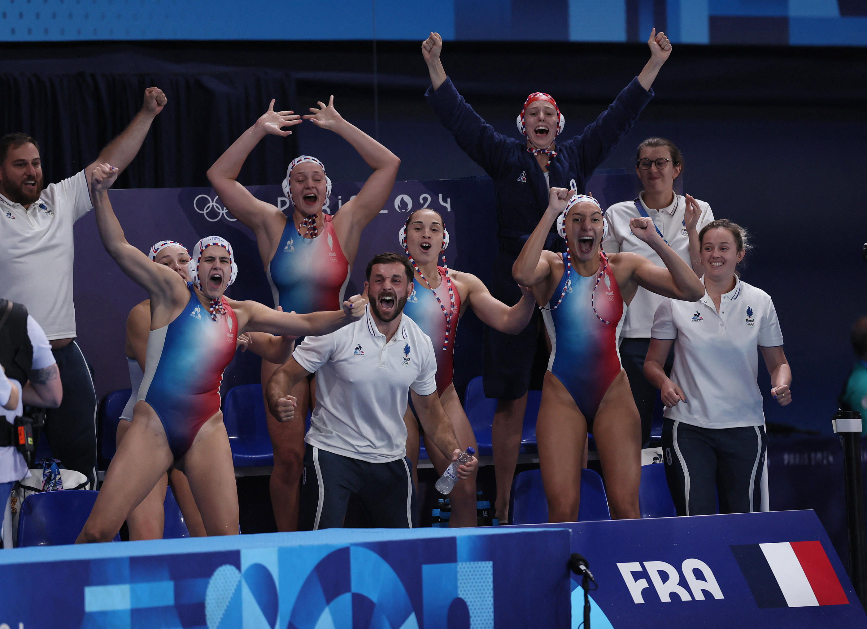 Le banc tricolore exulte après le succès des Bleues contre l'Italie. Reuters/Leah Millis