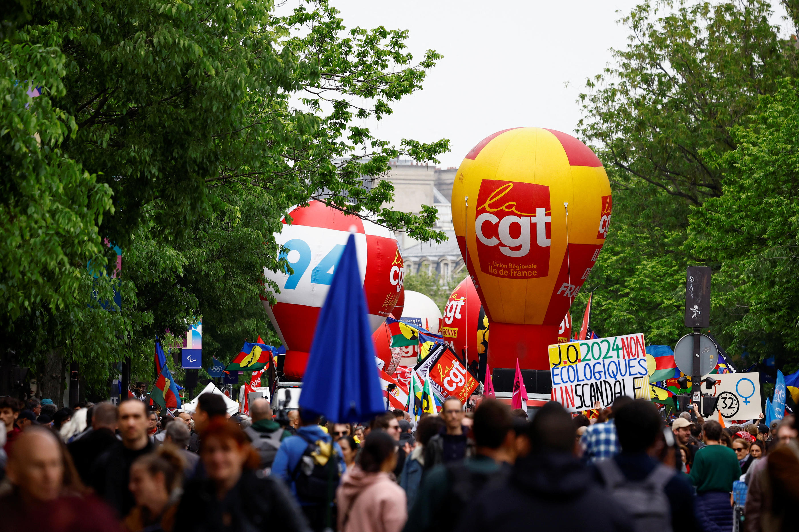Cortège de la manifestation du 1er Mai 2024 à Paris. REUTERS/Sarah Meyssonnier