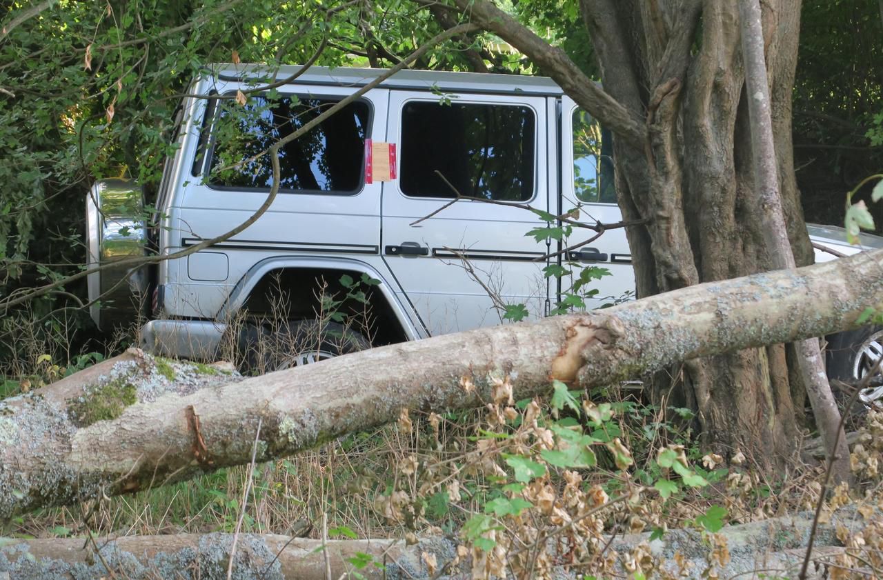 Compiègne, le 14 août 2020. C’est avec ce 4x4 que le GIGN a percuté le véhicule d’un couple de retraités lors de sa course-poursuite avec un « dangereux » fugitif. LP