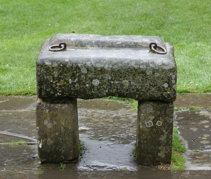 La pierre du destin est un bloc de grès utilisé lors des cérémonies de couronnement de la monarchie britannique. Creative Commons Bubobubo2