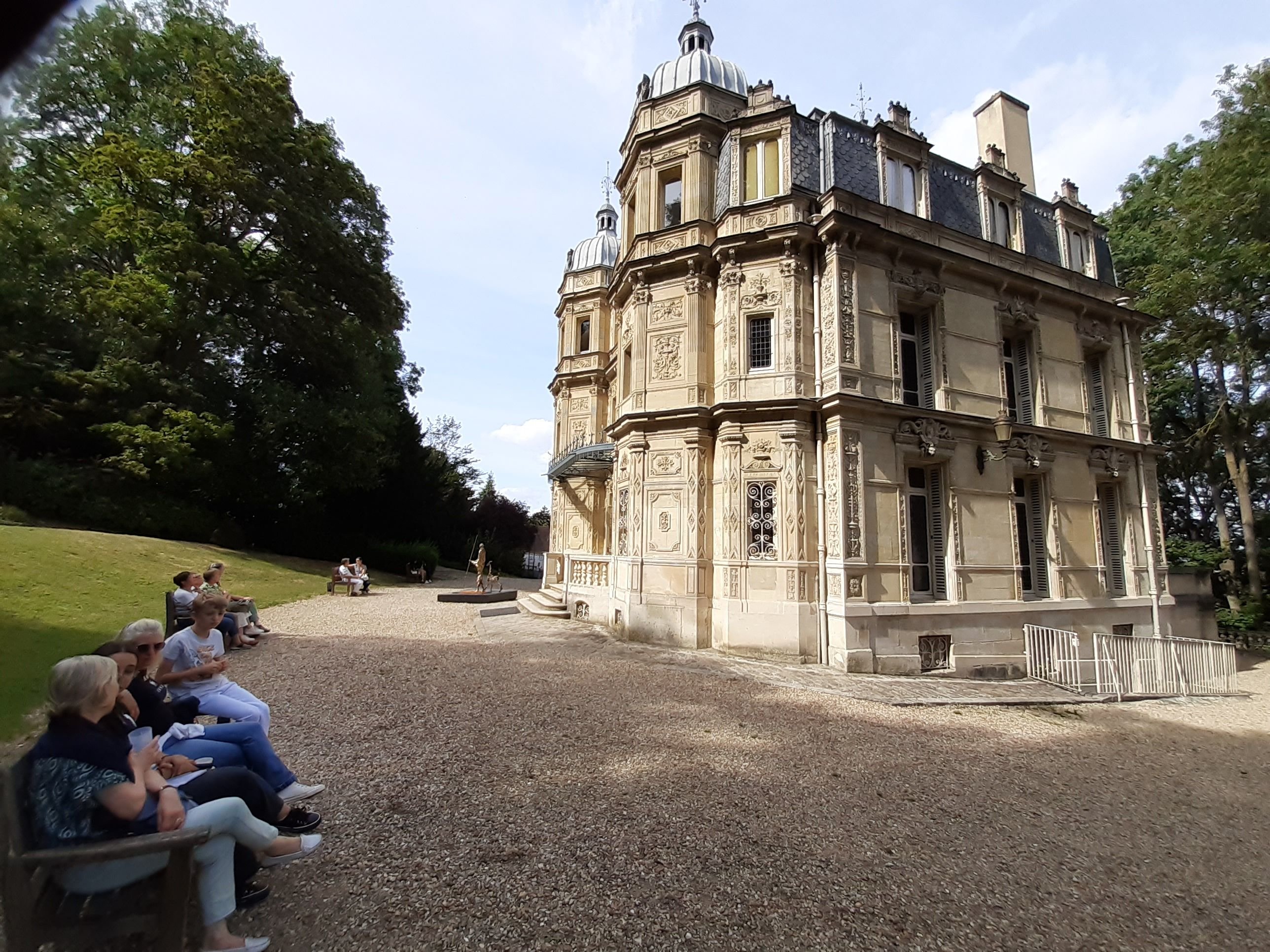 Le Port-Marly (Yvelines), le 20 août. Le château dit «de Monte Cristo» a attiré plus de 7000 visiteurs en juillet. Le mois d'août s'annonce aussi sous les meilleurs auspices. LP/V.B.