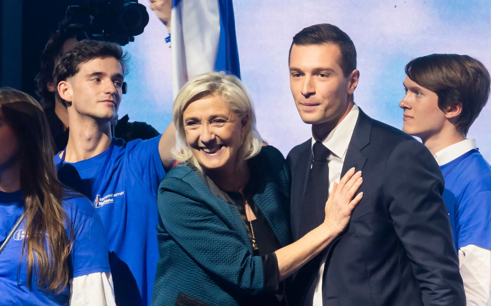 Jordan Bardella et Marine Le Pen, leaders du parti d’extrême-droite le Rassemblement National, en meeting à Paris, le 2 juin 2024.