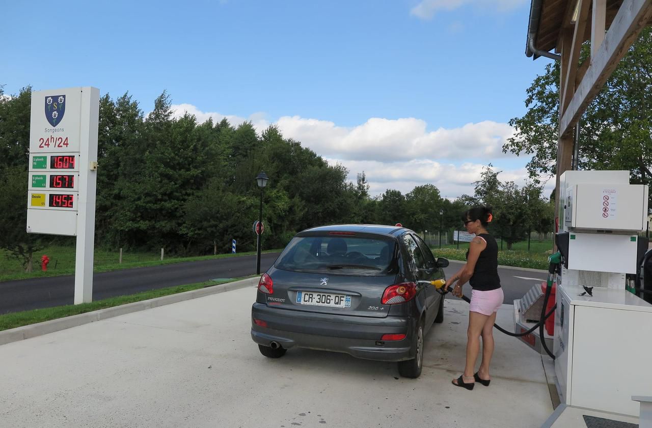 <b></b> Songeons. Marion fait partie des clients fidèles de la station essence, créée par la commune et gérée en régie municipale depuis juin 2017.