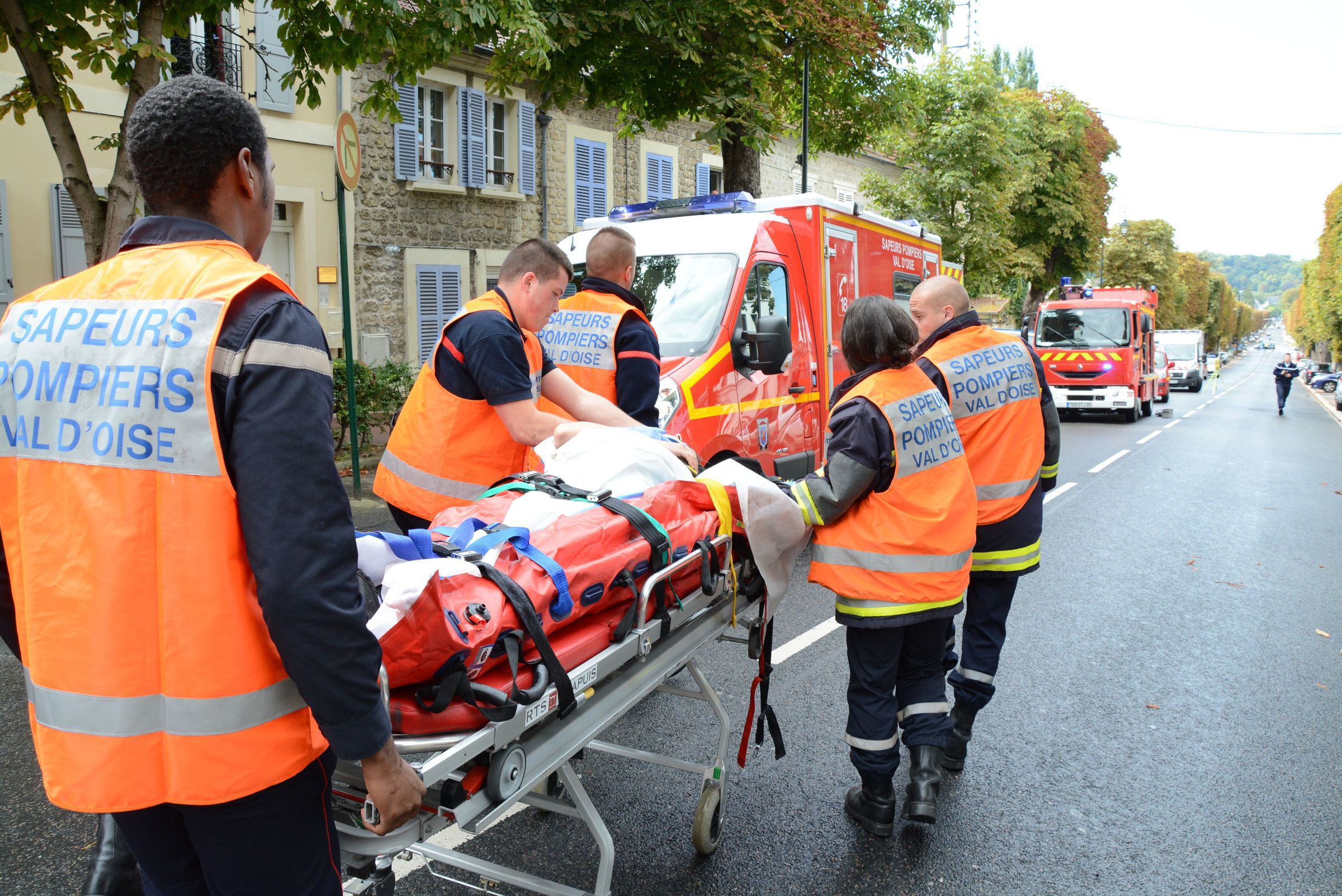 Illustration. Le jeune homme de 18 ans poignardé ce lundi à Garges-lès-Gonesse se trouve entre la vie et la mort. Il a été transporté en urgence à l'hôpital Bichat, à Paris. LP