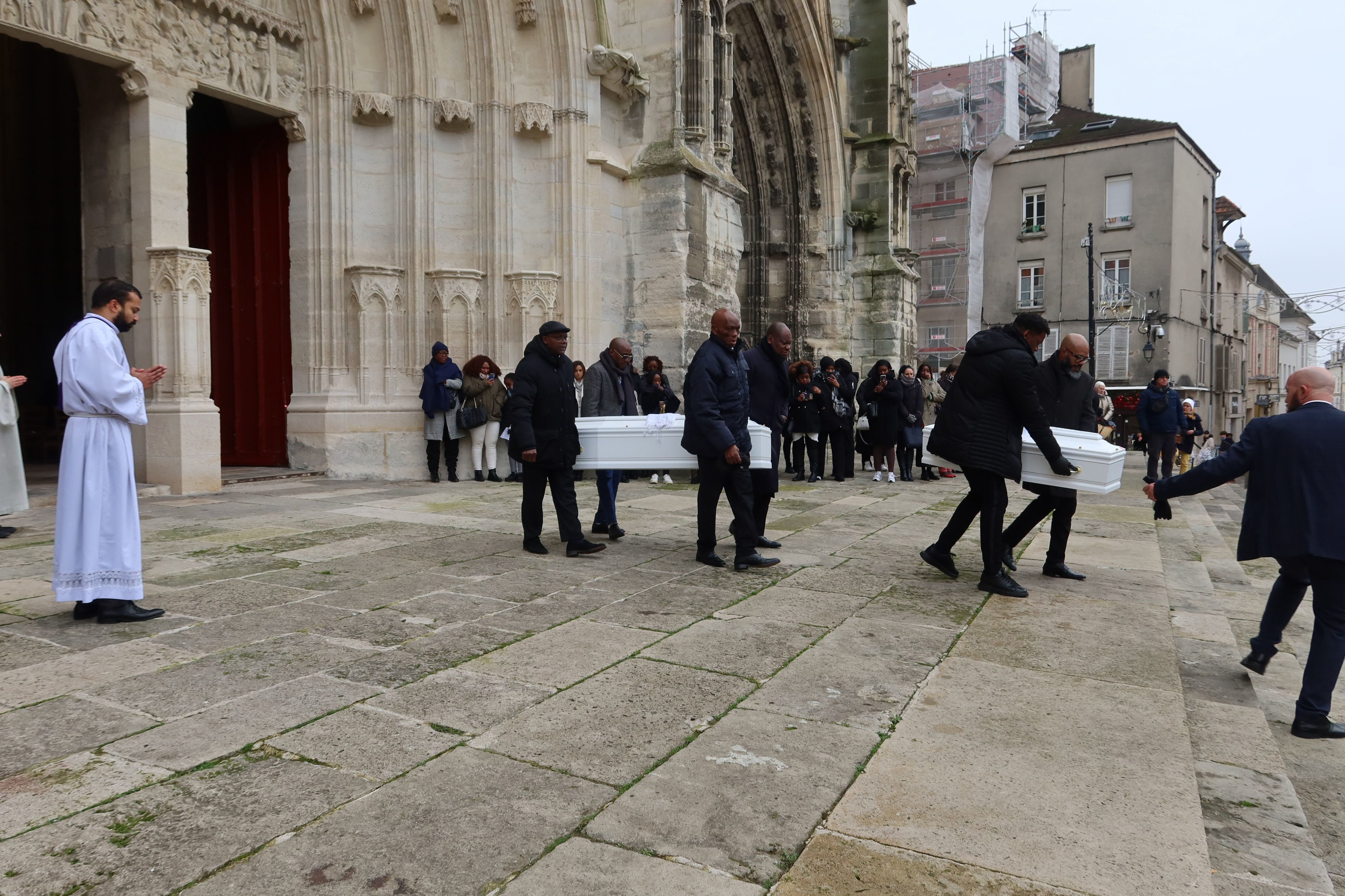 Meaux (Seine-et-Marne), ce samedi 13 janvier 2024. Plus de 600 personnes ont assisté aux funérailles de la famille tuée chez elle la veille de Noël, en la cathédrale Saint-Étienne. LP/Sébastien Roselé