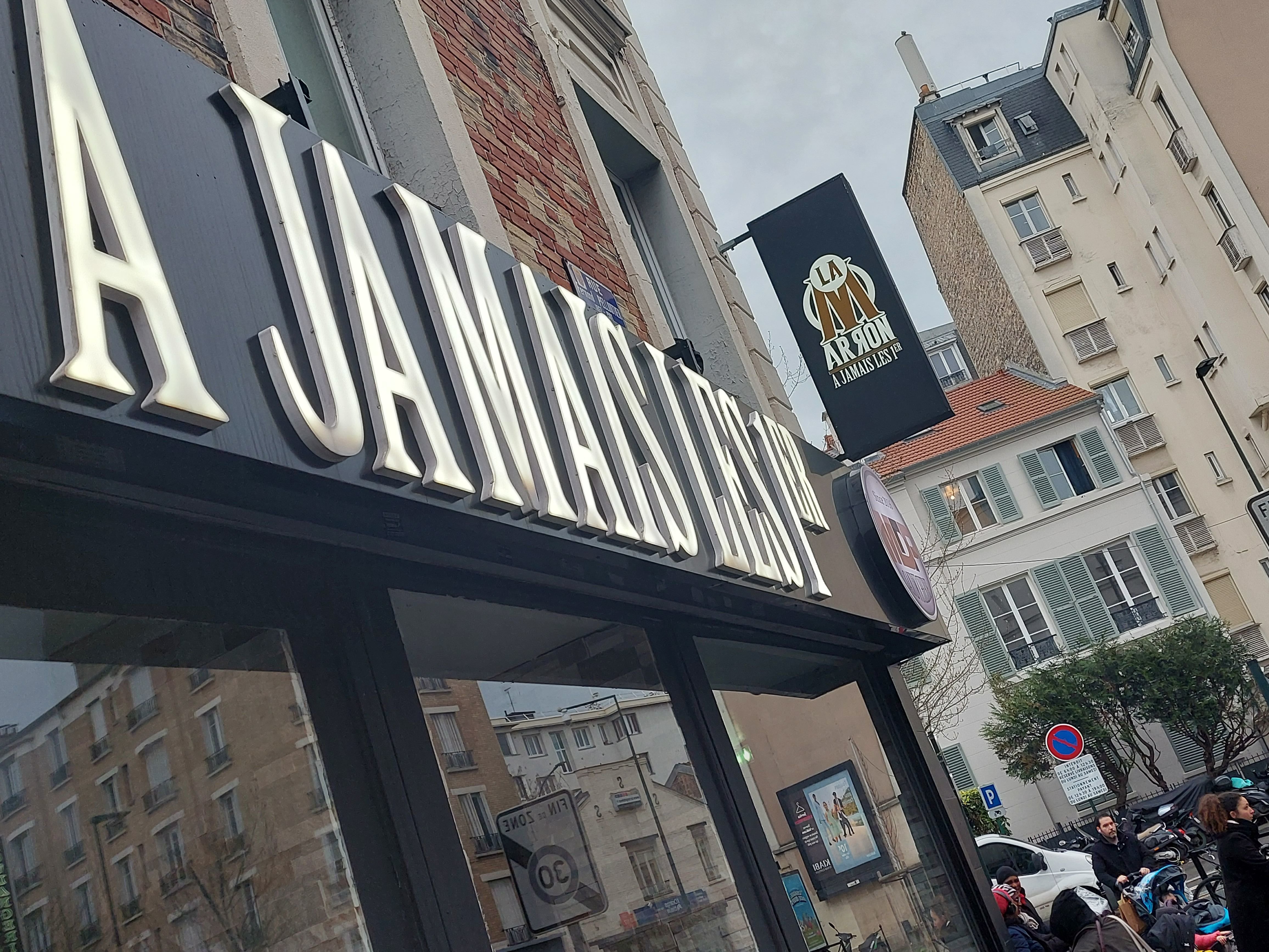 Clichy (Hauts-de-Seine), ce vendredi 29 mars. L'enseigne du restaurant « À jamais les 1er » s'étale en grand à l'angle de la rue de Neuilly et de la rue Fernand Pelloutier. LP/D.L.