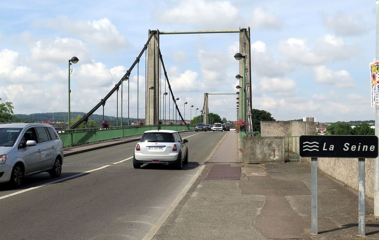 <b>Triel-sur-Seine, le 6 juillet.</b> Une piste cyclable doit être créée le long de la D 2, en passant par le pont. Les associations locales jugent qu’il n’est pas possible de réaliser une voie dédiée à cause de la largeur des trottoirs qu’elles estiment trop faible. 
