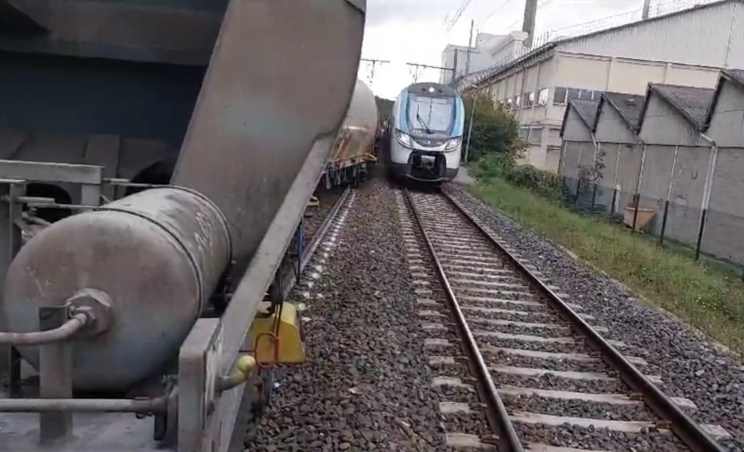 Bagneaux-sur-Loing (Seine-et-Marne), le 21 octobre. Un train de marchandises a déraillé samedi. Depuis, le trafic est perturbé et ce pour au moins une semaine. DR